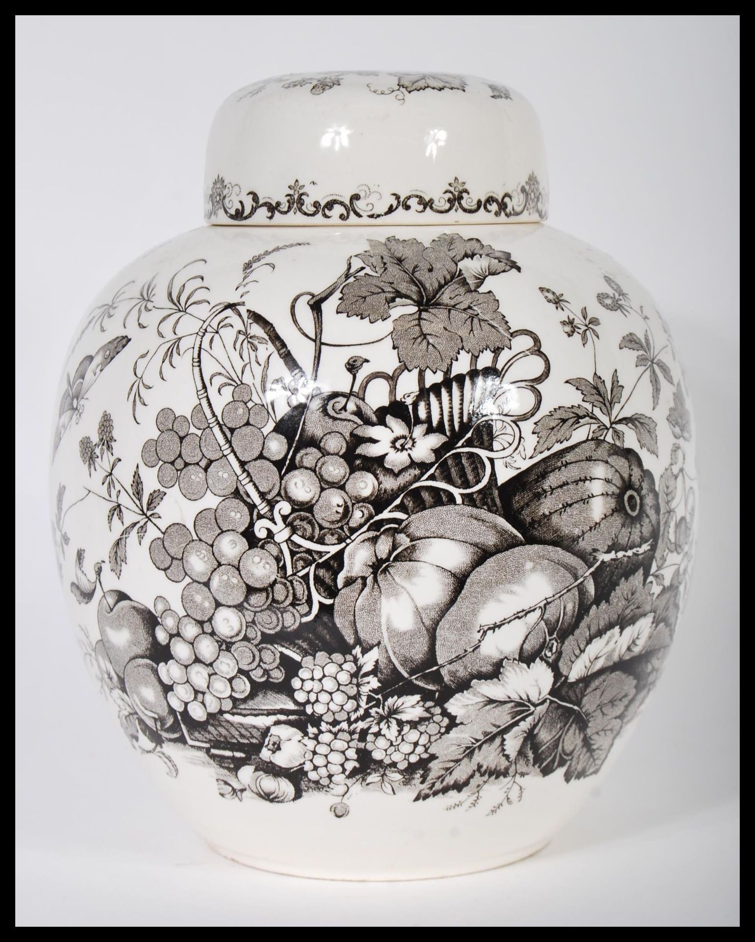 A 19th century Masons Victorian black and white transfer printed lidded ginger jar in the Fruit - Bild 3 aus 5