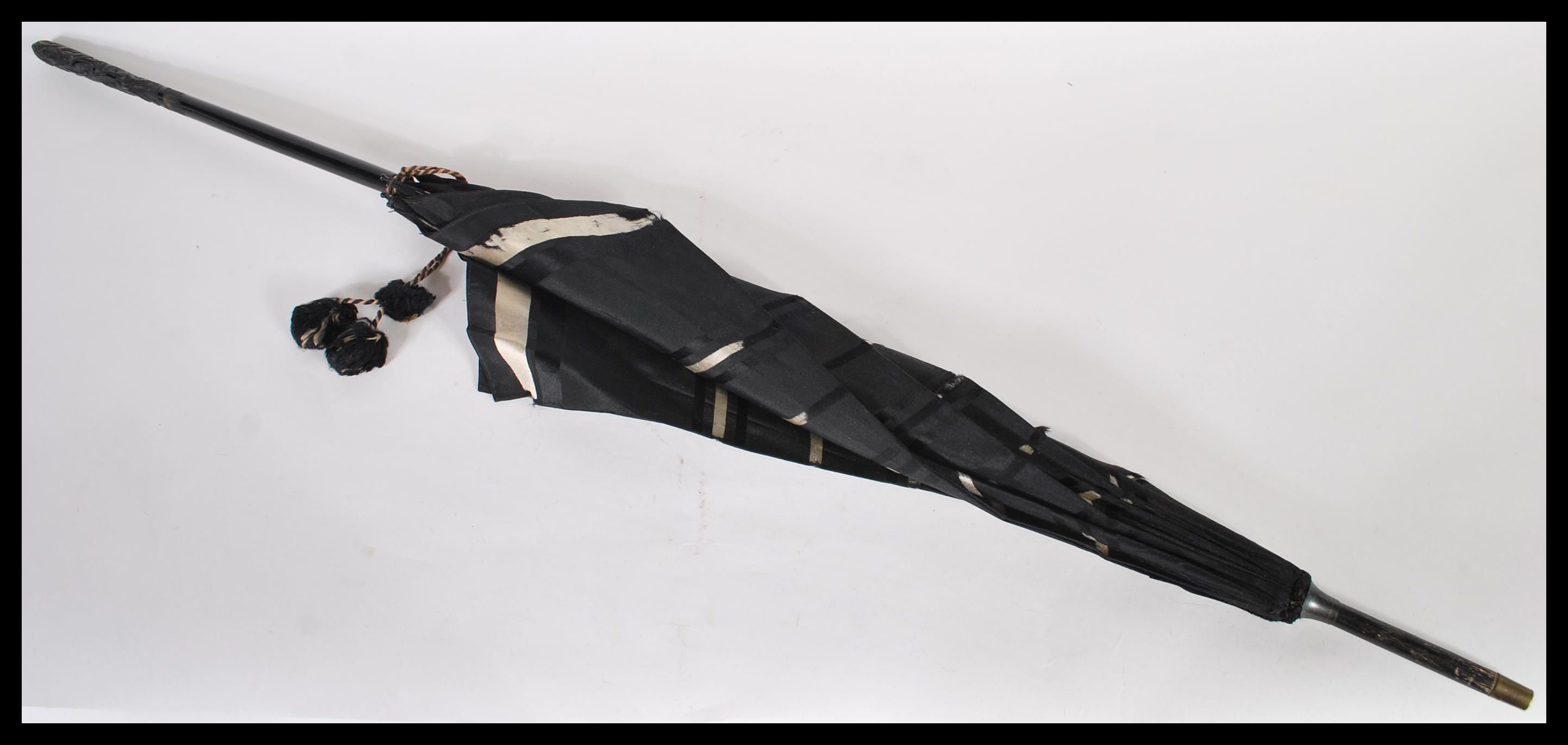 An early 20th Century Edwardian silk parasol with an ebonised carved handle the silk with - Image 5 of 6