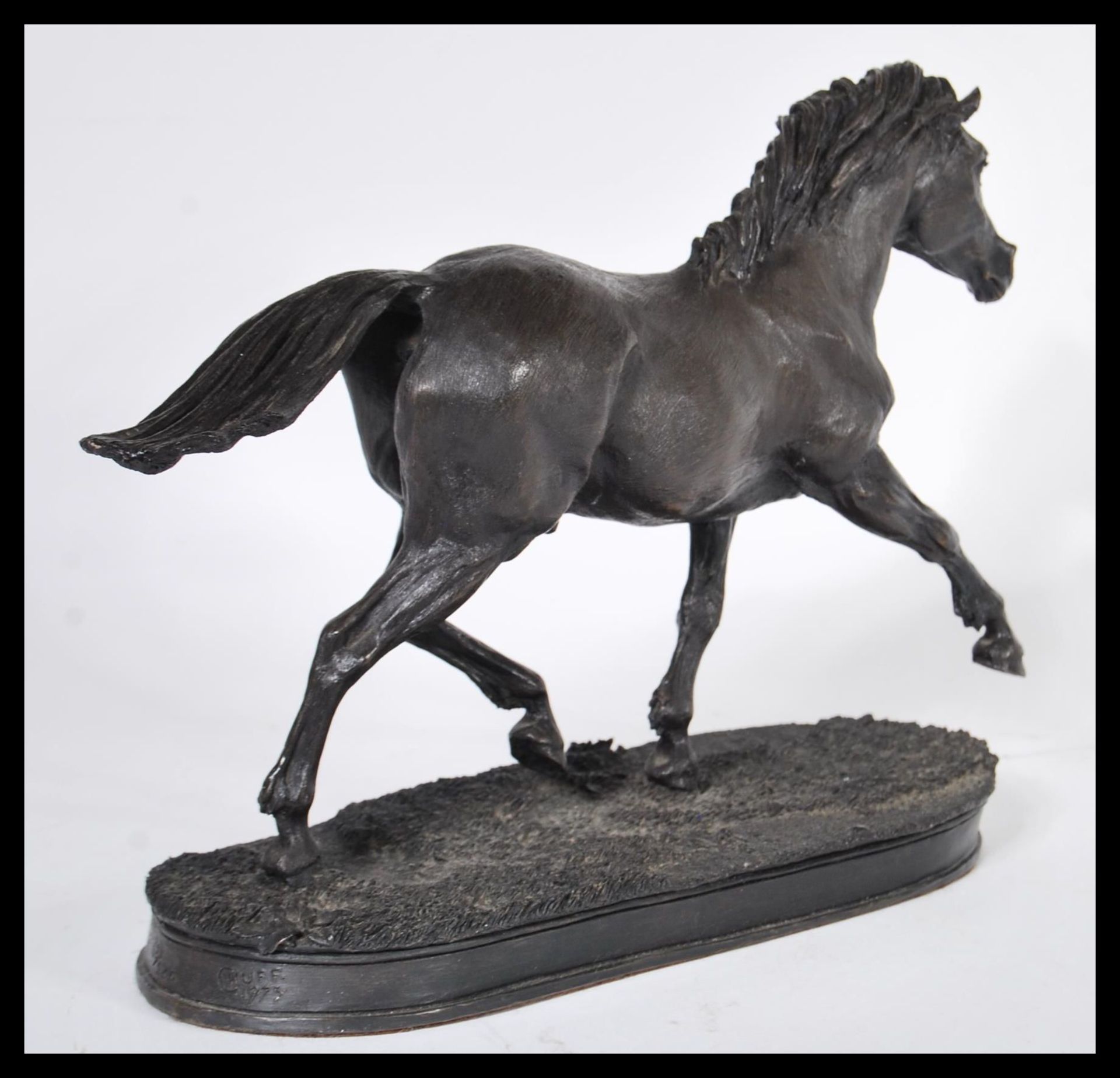 A 20th Century contemporary bronzed / bronze effect figurine depicting an Arab horse raised on - Bild 2 aus 6