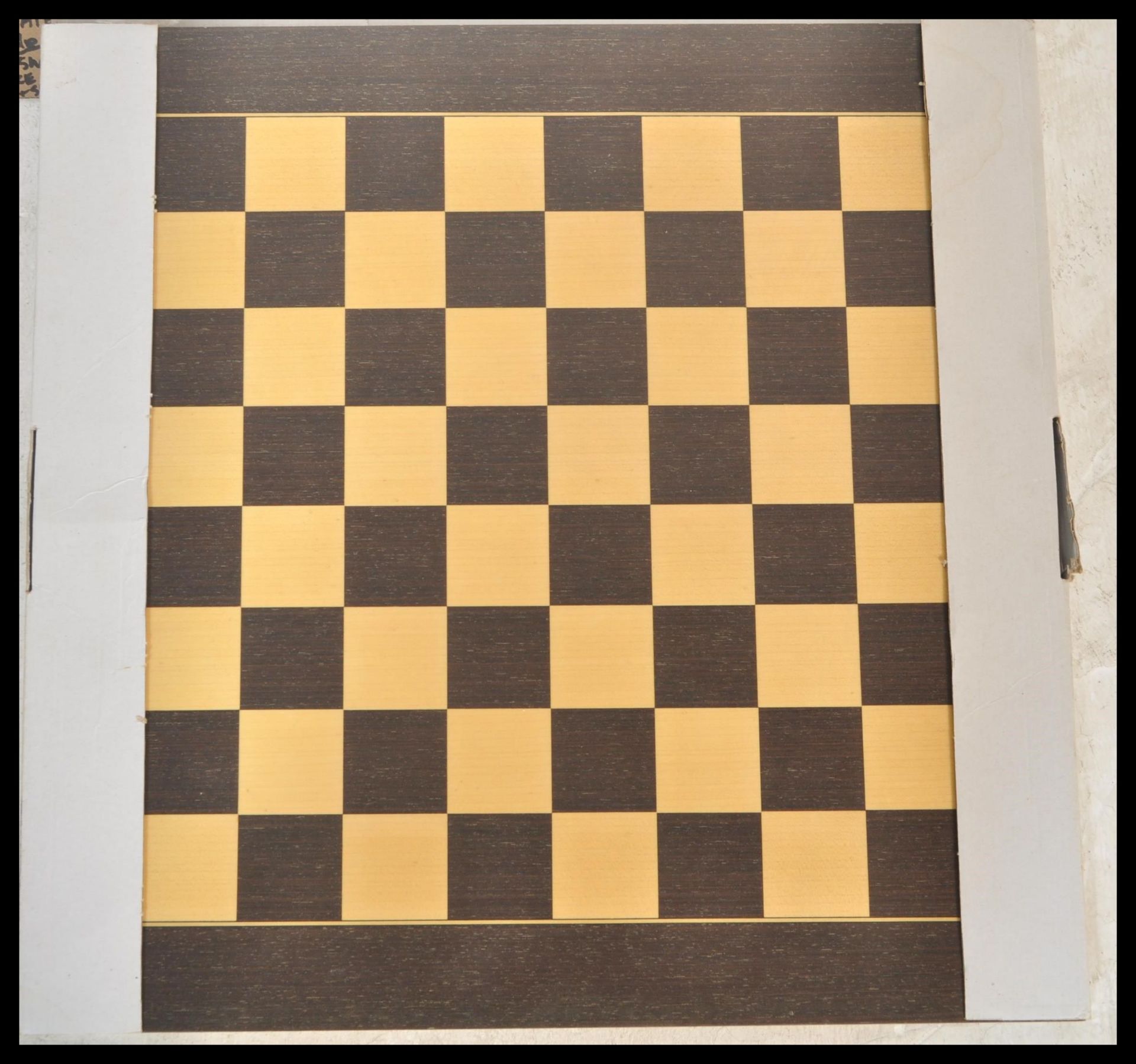 A vintage boxed SAC chess set having ebonised and faux ivory pieces in the medieval style. - Bild 4 aus 4