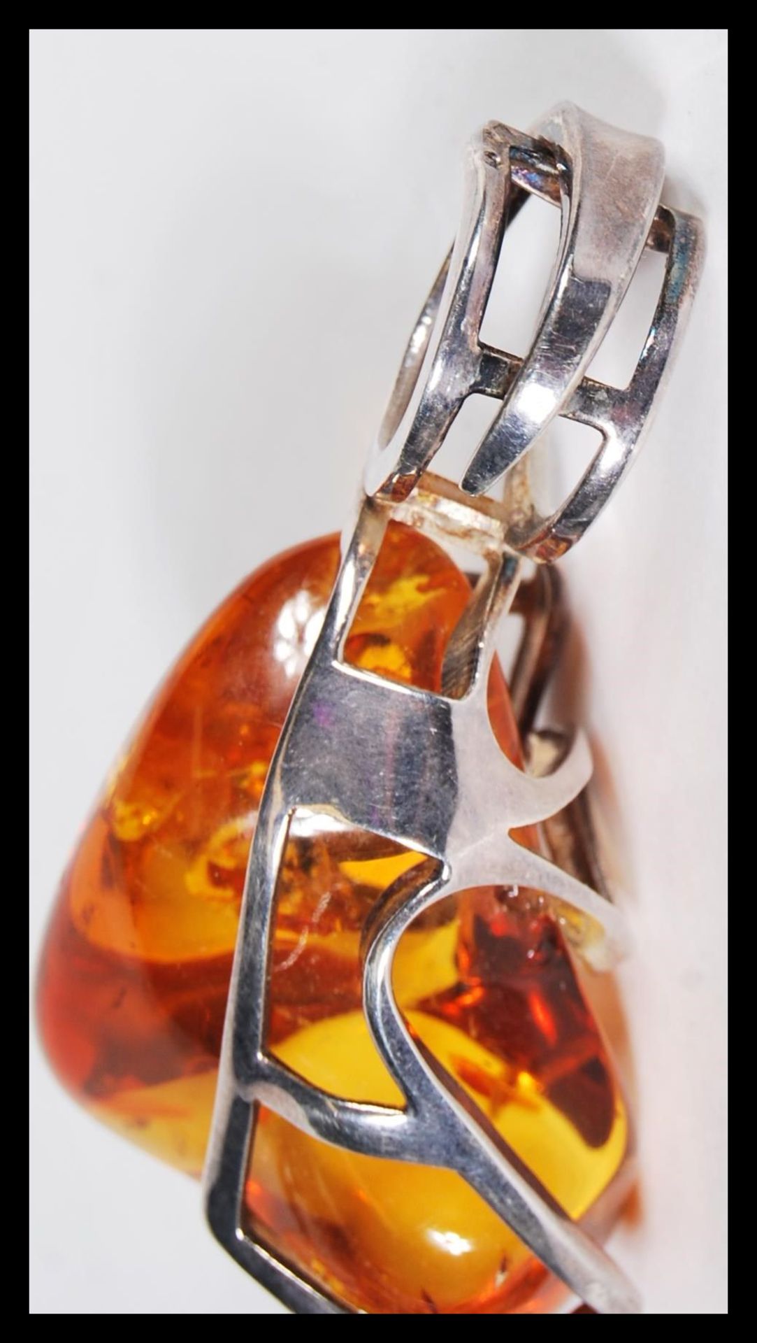 A vintage large amber necklace pendant having a sterling silver 925 necklace mount. Total weight - Bild 4 aus 4
