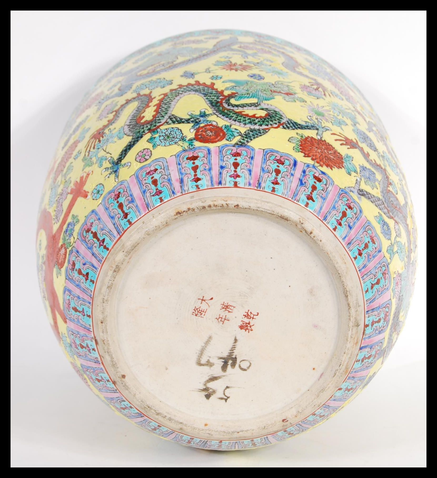 A large 19th century Chinese brush pot / vase having famille Jaune enamelled ground with - Image 6 of 6