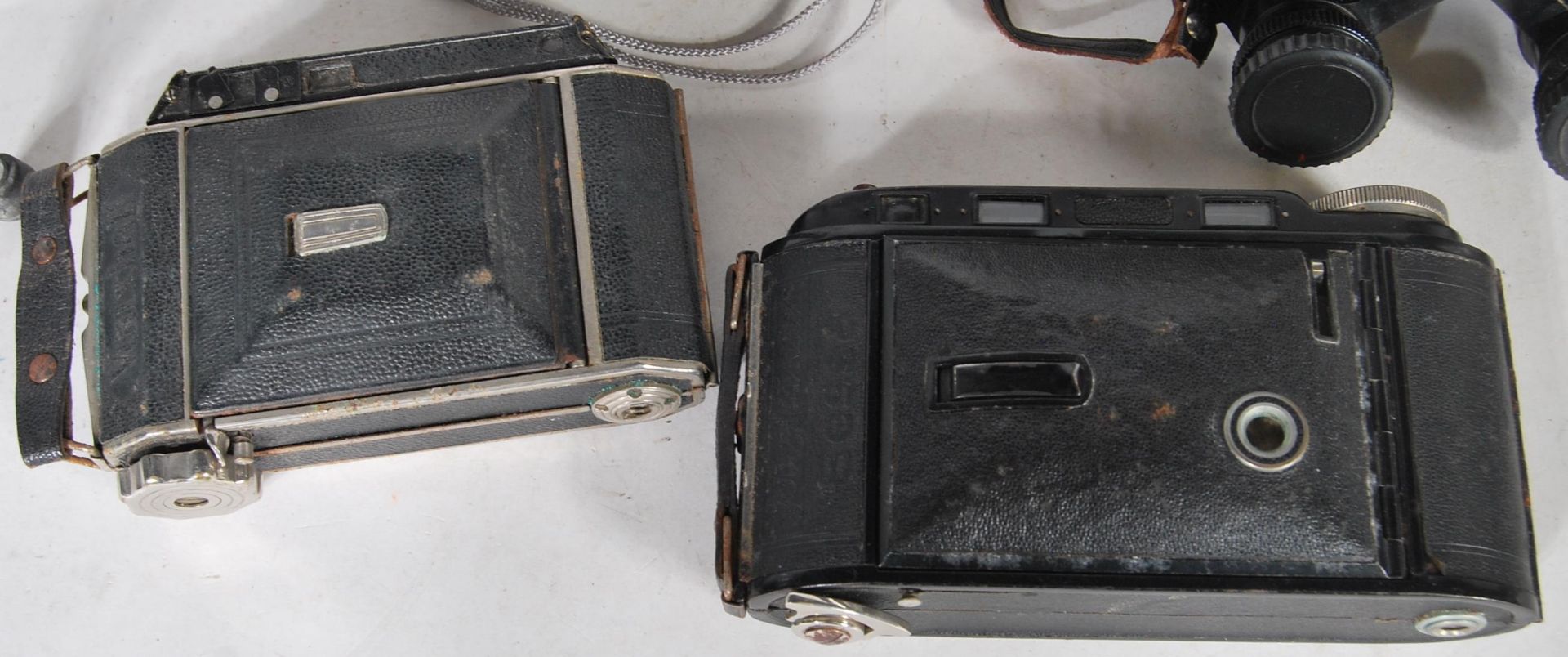 A collection of vintage 20th Century cameras to include a Vauxhall folding bellows camera, cased - Bild 2 aus 6