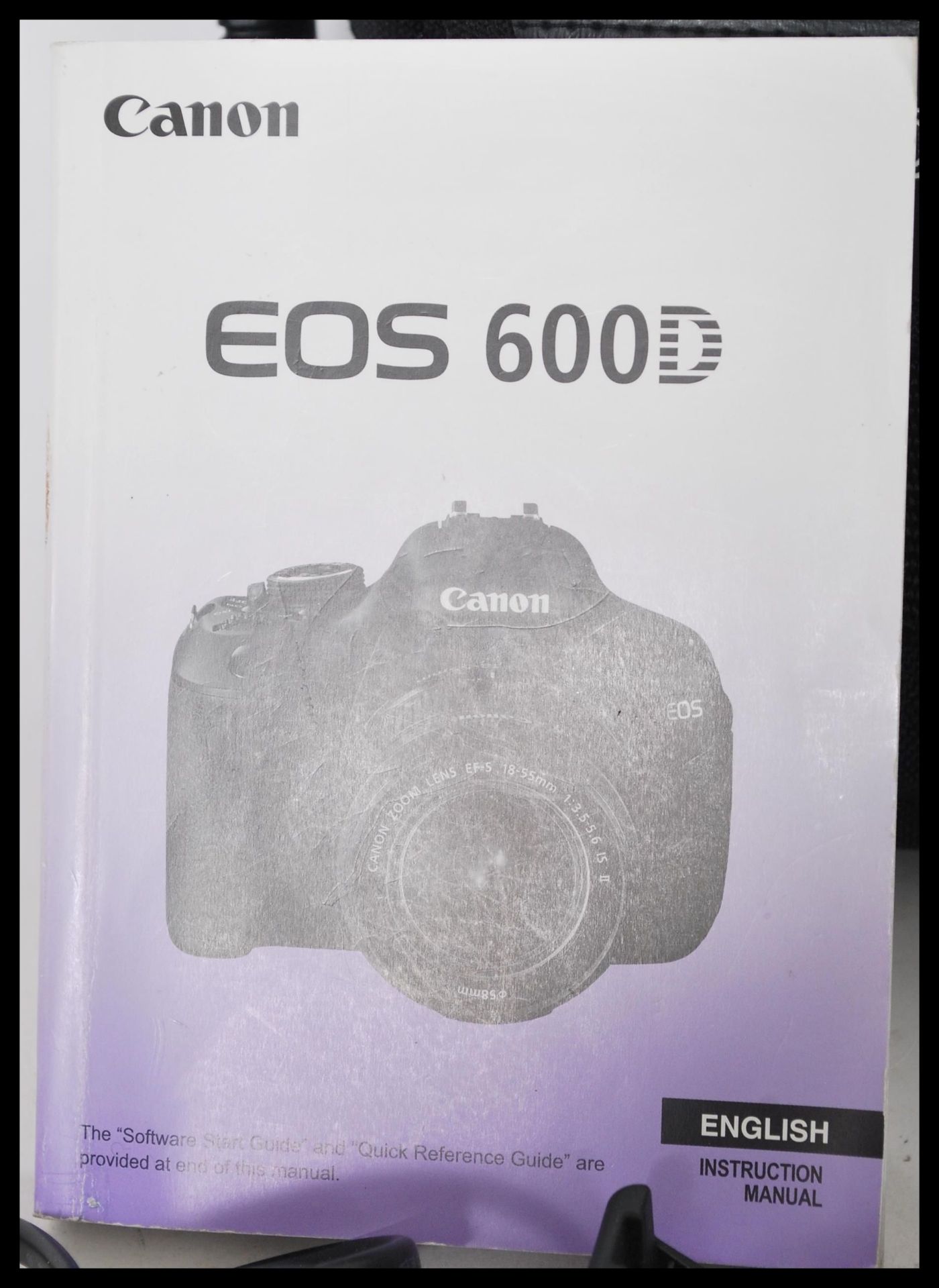 A Canon EOS 600D digital camera in working order, with carry case, charger, power lead, spare - Bild 2 aus 7