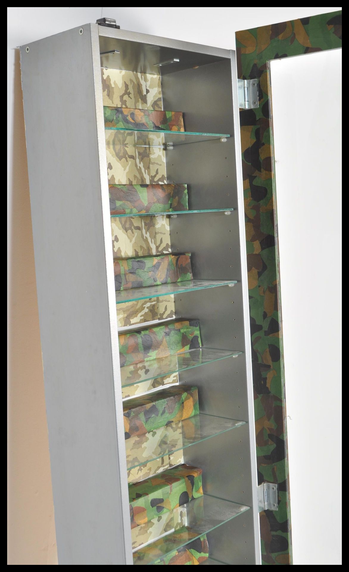 A shop display / toy collectors glass fronted display cabinet having 12 glass shelves within and - Bild 4 aus 5