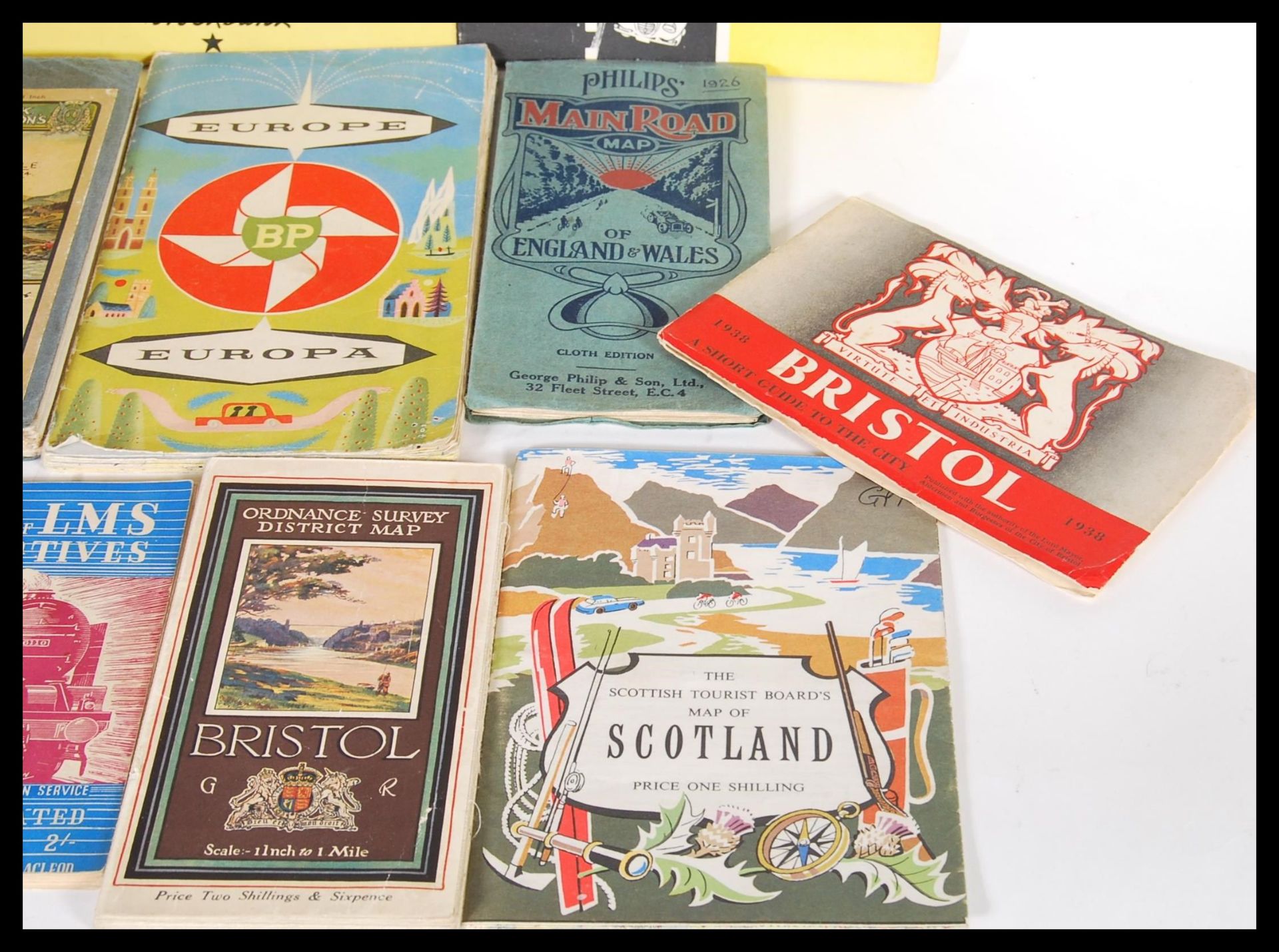 A collection of vintage 20th Century travel related maps.Many of the maps canvas backed, to - Bild 5 aus 5