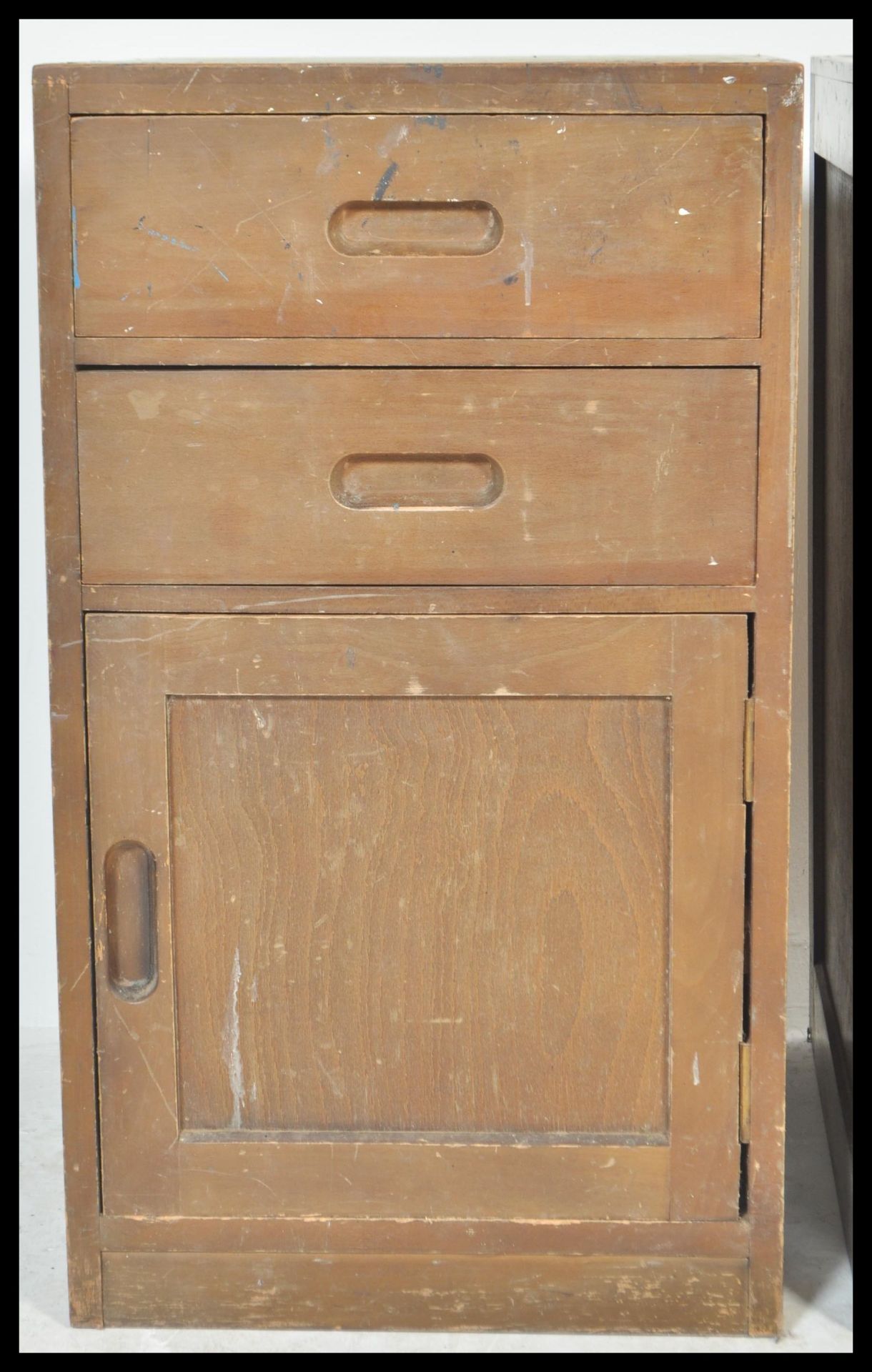 A pair of vintage 20th Century military bedside locker cabinets having a configuration of two - Bild 2 aus 6