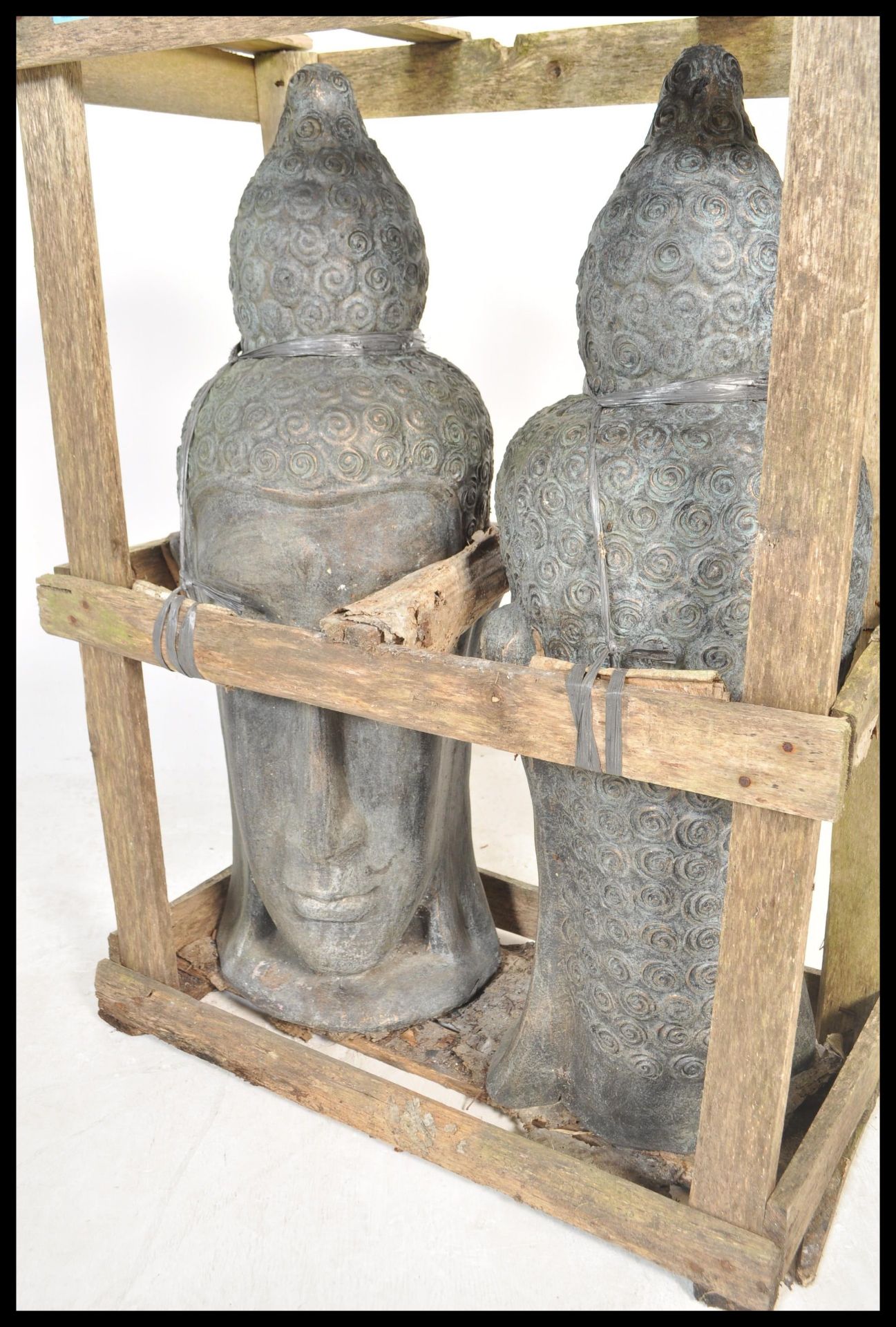 Two 20th Century terracotta Asian deity / buddha sculptural heads of large proportions being set - Bild 6 aus 8