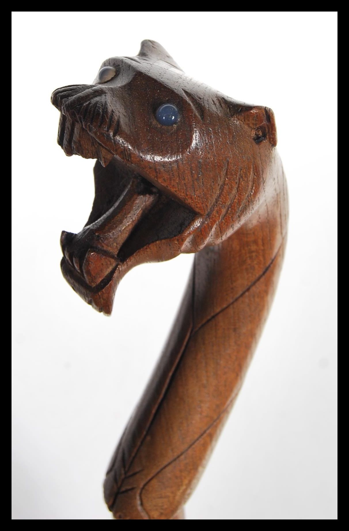 Two vintage walking canes to include a vintage carved African cane carved with Elephant and Tiger - Image 3 of 4