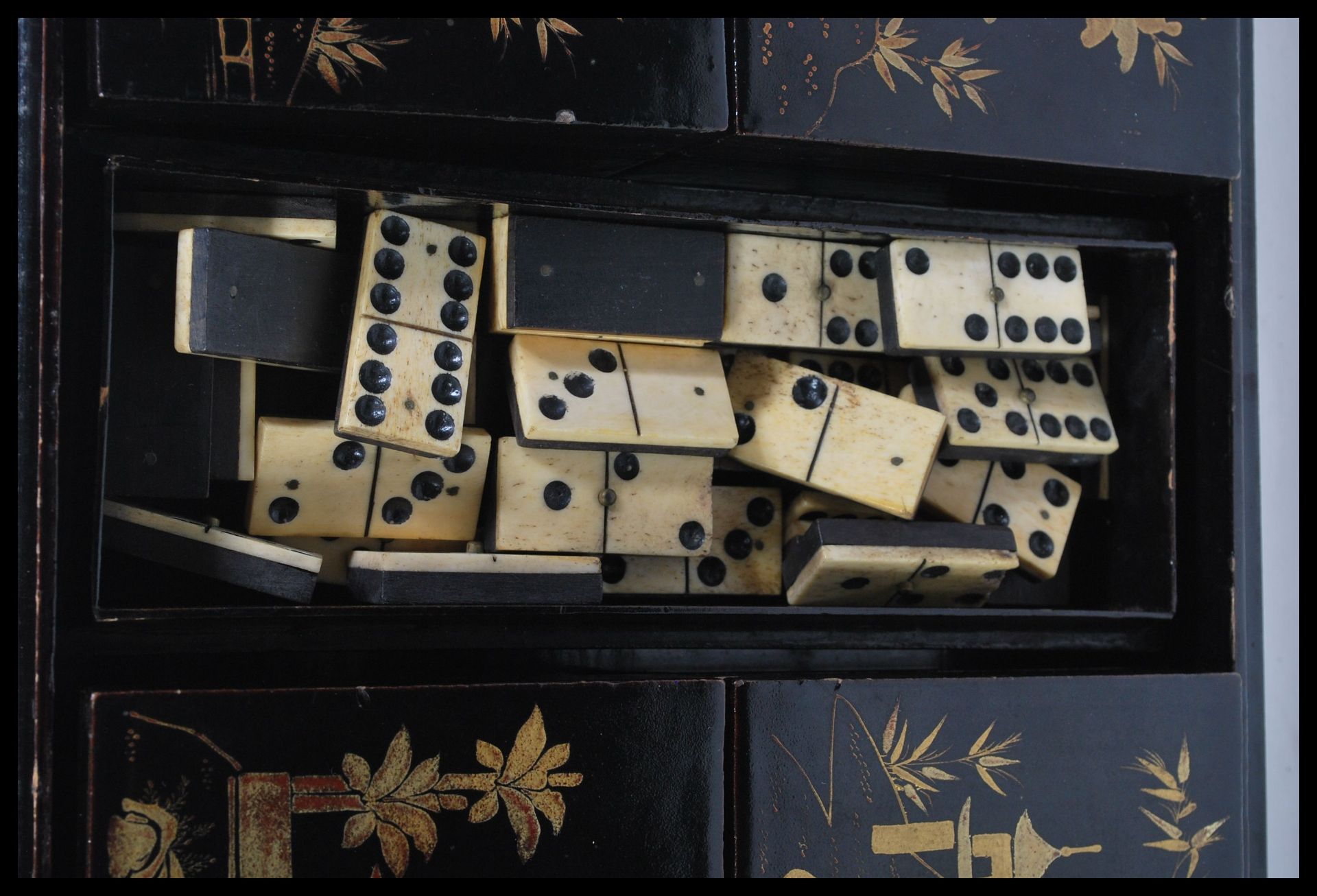 An early 20th Century Chinese black lacquer games box of cushion form having five sectional fitted - Bild 5 aus 5