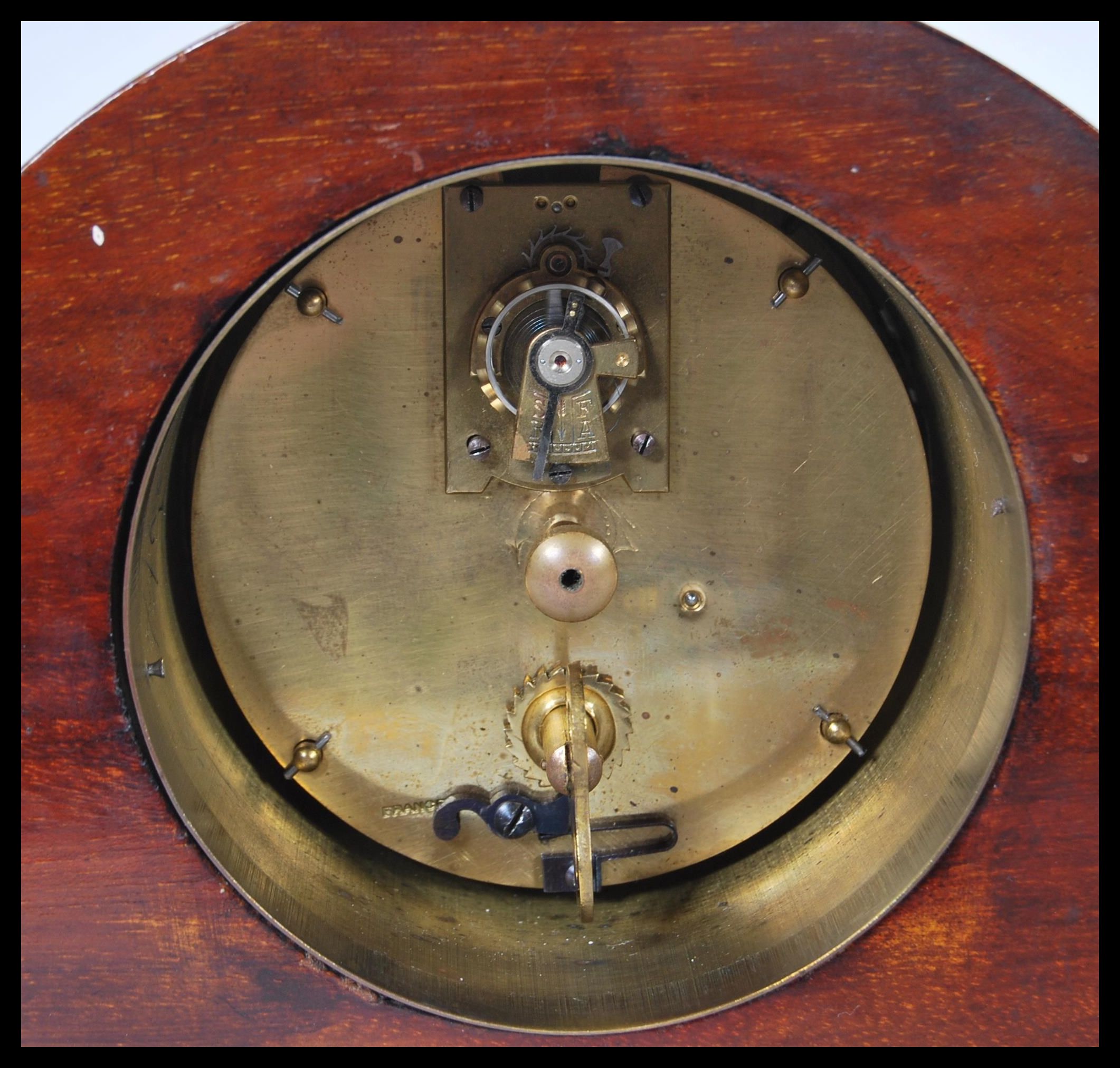 An early 20th Century French mahogany mantel clock having inlay decoration. The white enamel face - Image 3 of 4