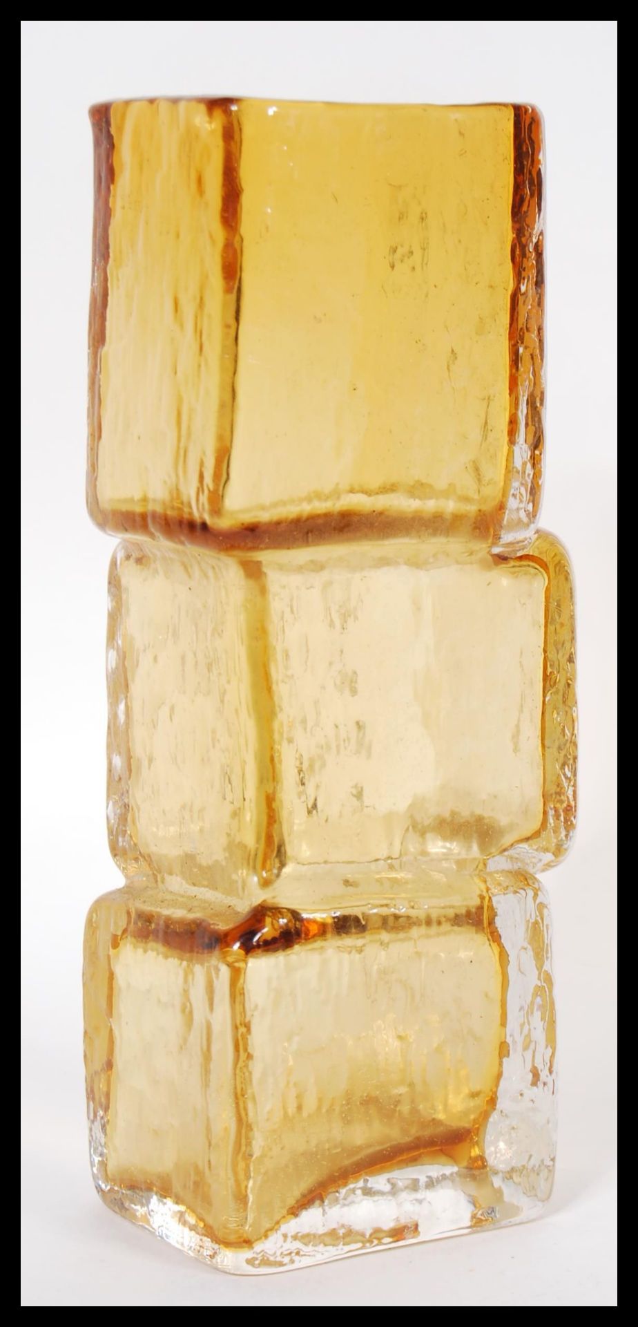 A vintage 20th century Whitefriars style yellow or amber colourway drunken bricklayer vase in the - Bild 3 aus 4