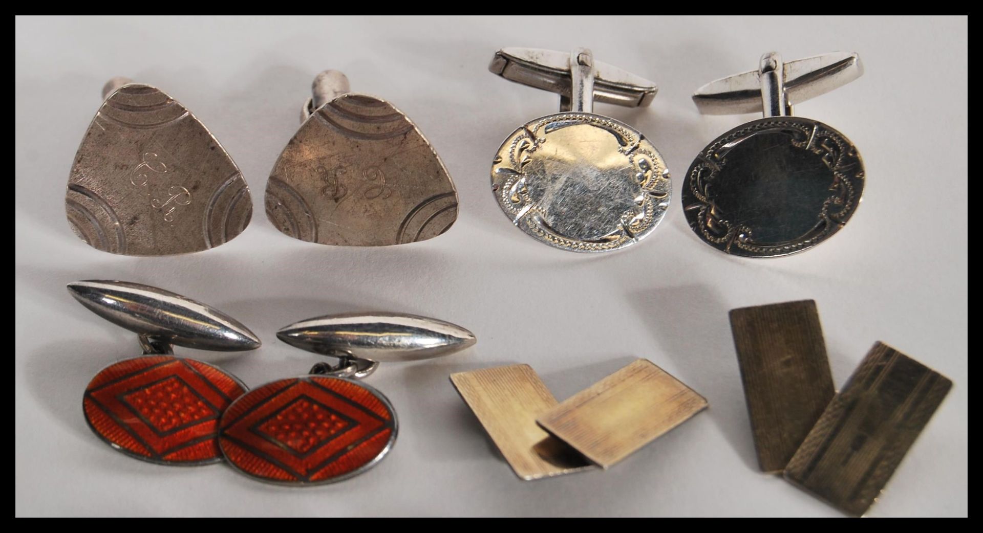 Five pairs of sterling silver or hallmarked silver cufflinks to include a pair of London - Bild 2 aus 4