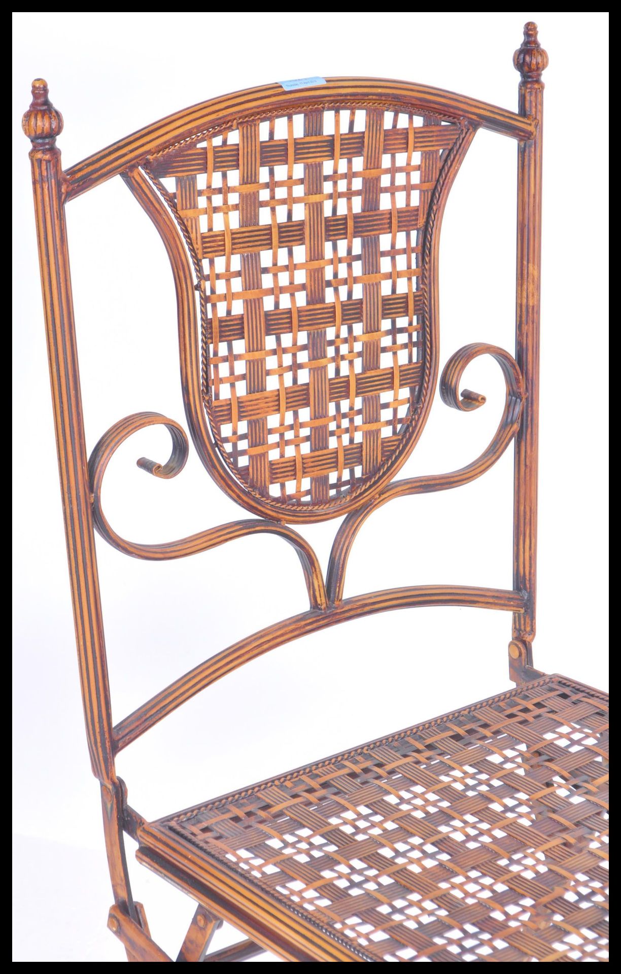 A 20th century country house style folding tennis umpires chair. The painted metal frame with - Bild 2 aus 5