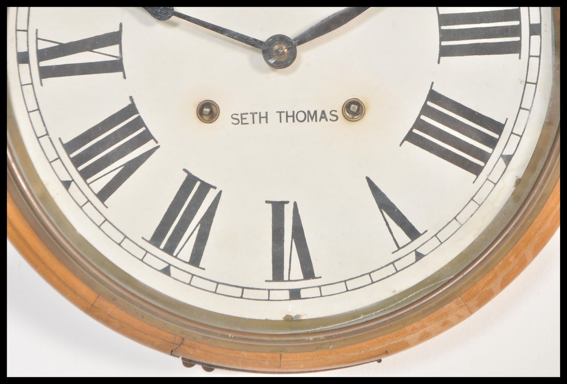 An early 20th Century Edwardian mahogany cased Station clock, the circular clock with Roman - Bild 2 aus 5