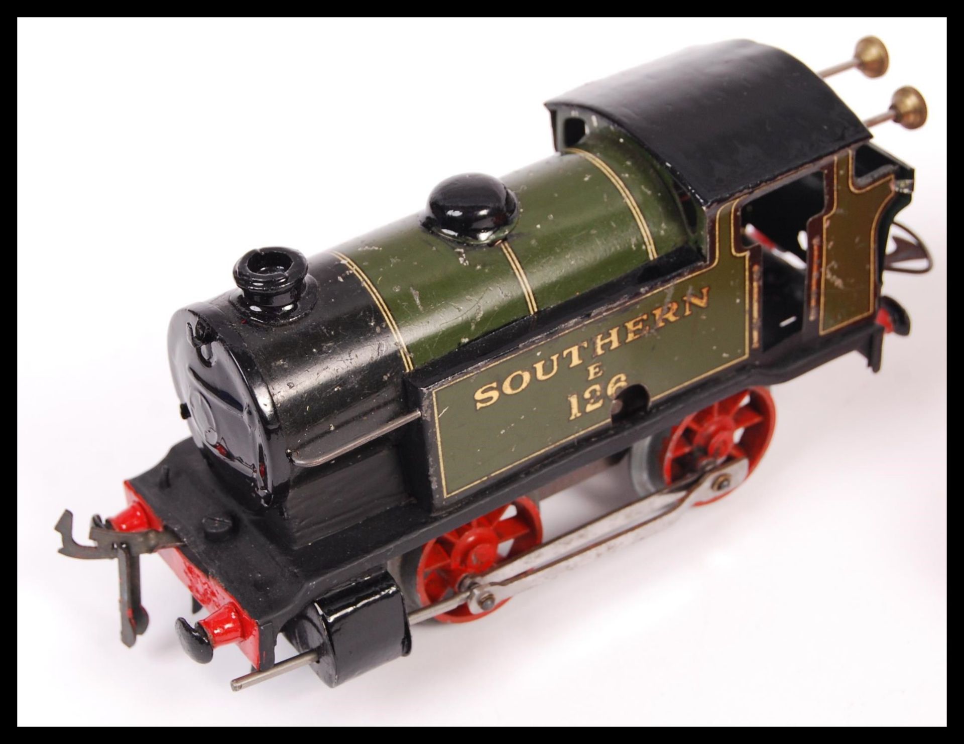 HORNBY SERIES 0 GAUGE MODEL RAILWAY LOCOMOTIVE AND COACHES - Bild 2 aus 4