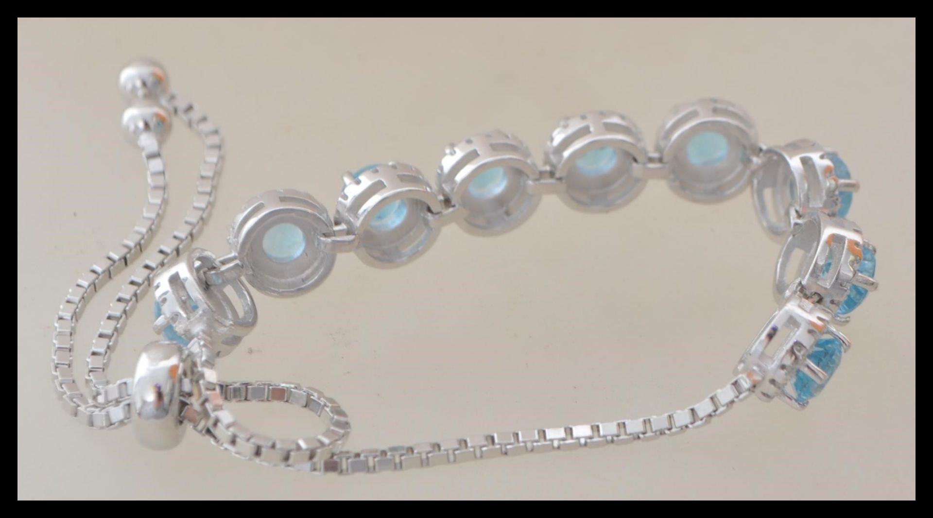 A stamped 925 silver bracelet having round panels set with cz's and blue topaz stones. Weight 10.3g. - Bild 2 aus 3