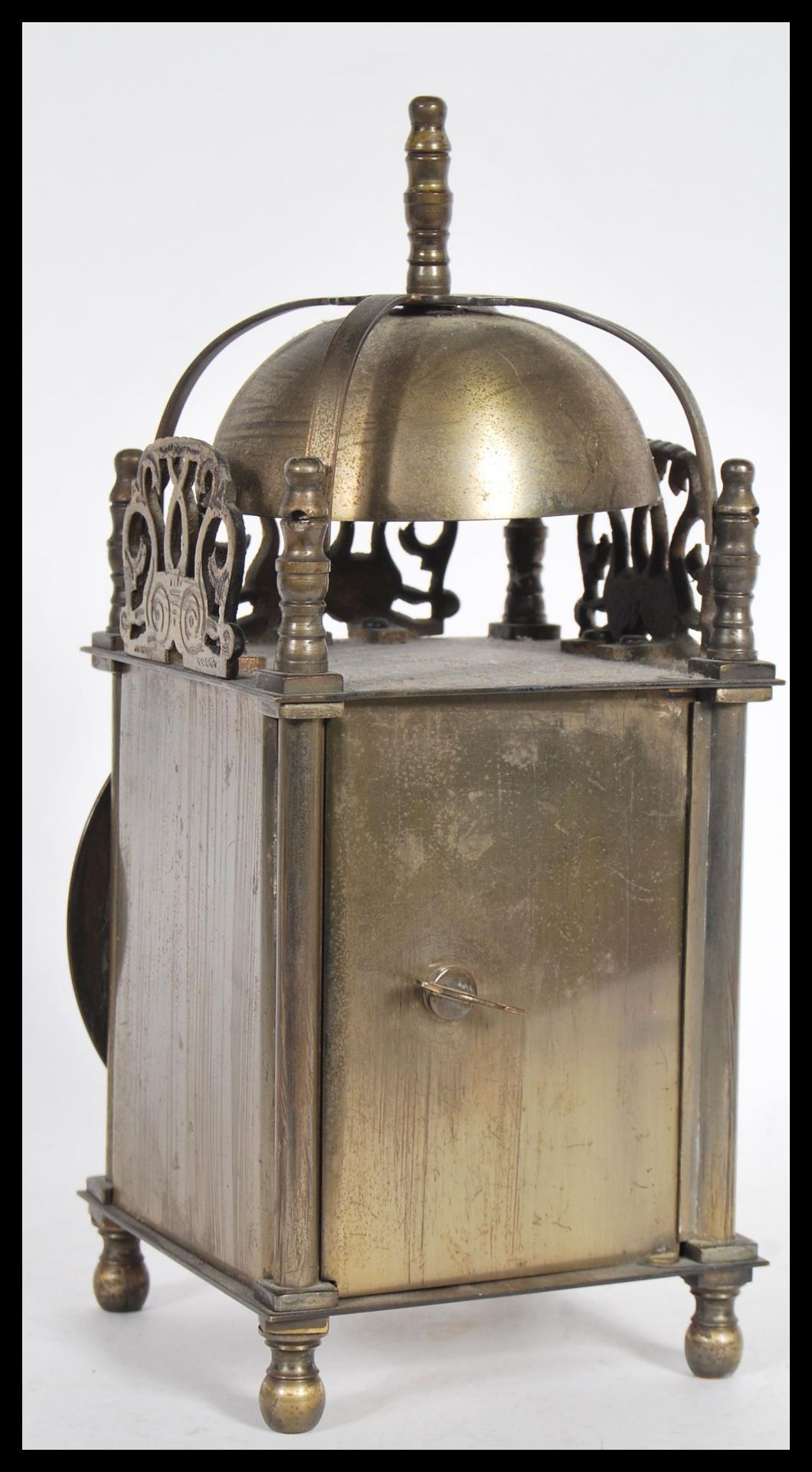 A 19th Century Victorian lantern clock having a pierced frieze with bell to top. The silvered dial - Bild 2 aus 3