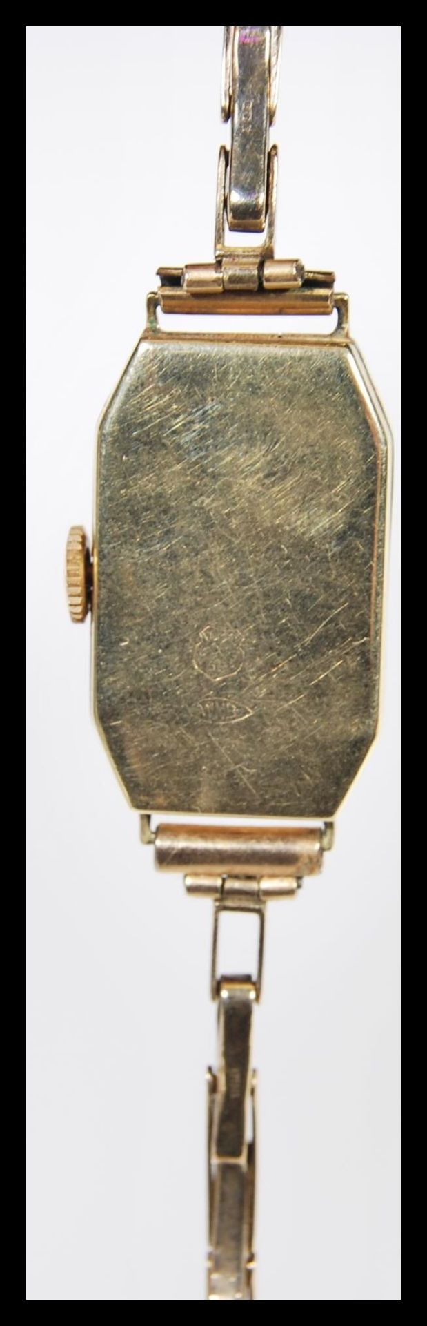 A stamped 9ct gold early 20th Century Art Deco cocktail watch having a rectangular face with a - Bild 5 aus 5