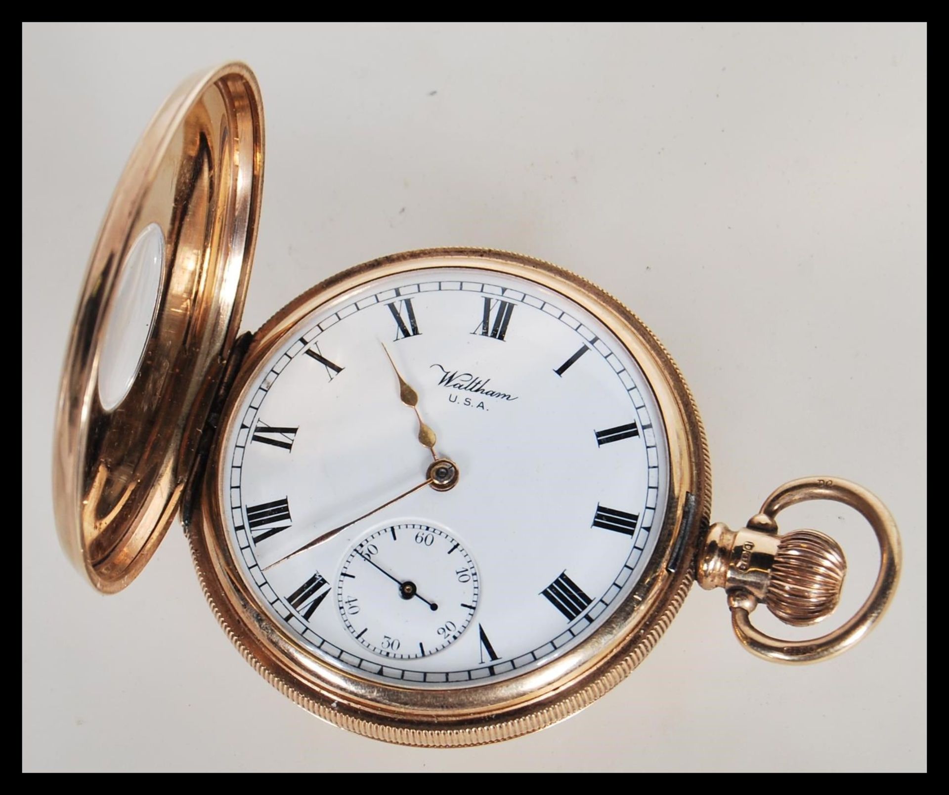 A hallmarked 9ct gold half hunter pocket watch by Waltham USA having a white enamelled dial with - Bild 2 aus 6