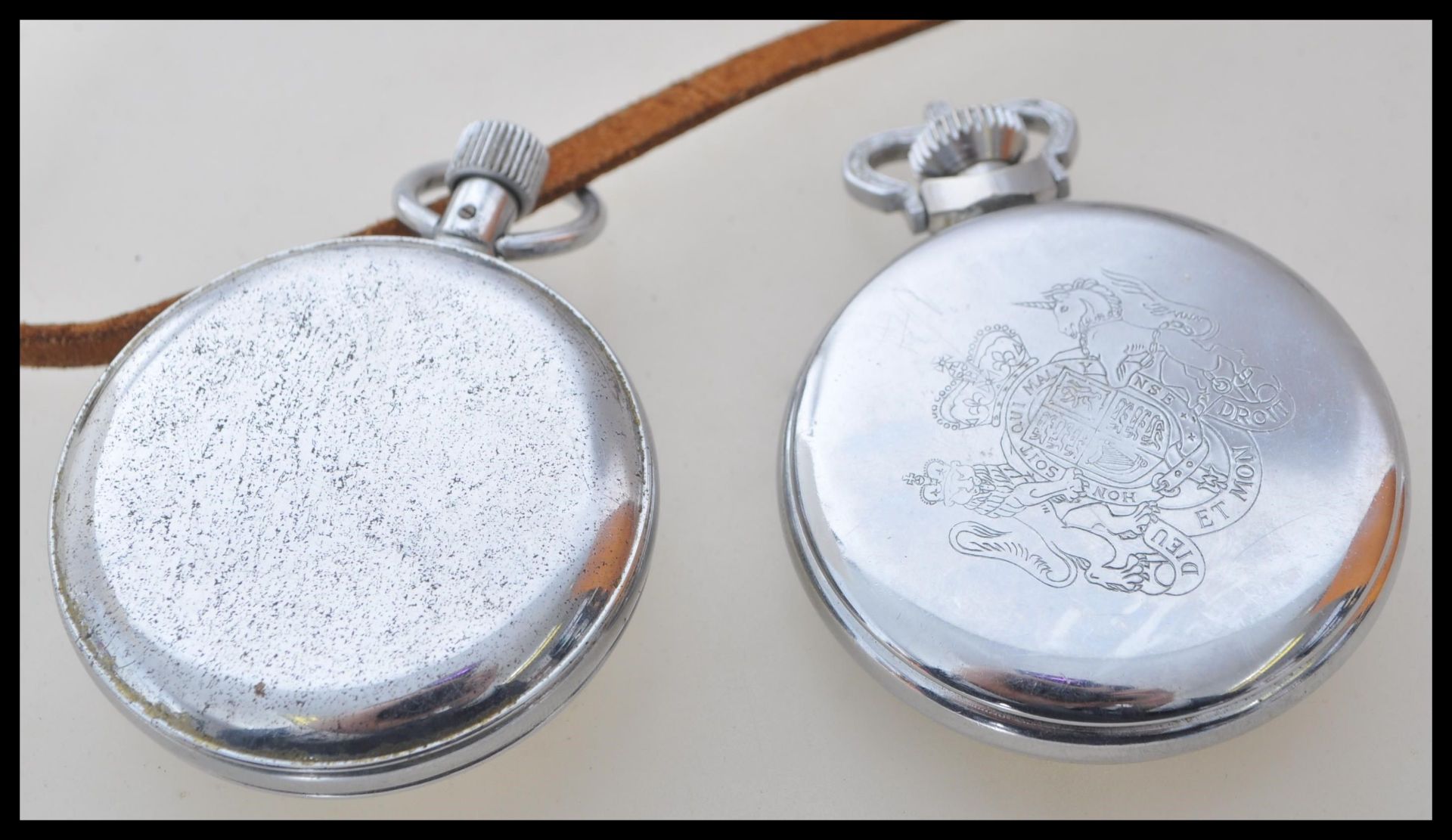 Two vintage early 20th Century pocket watches / stop clocks consisting of a Sekonda 15 jewel - Bild 2 aus 3