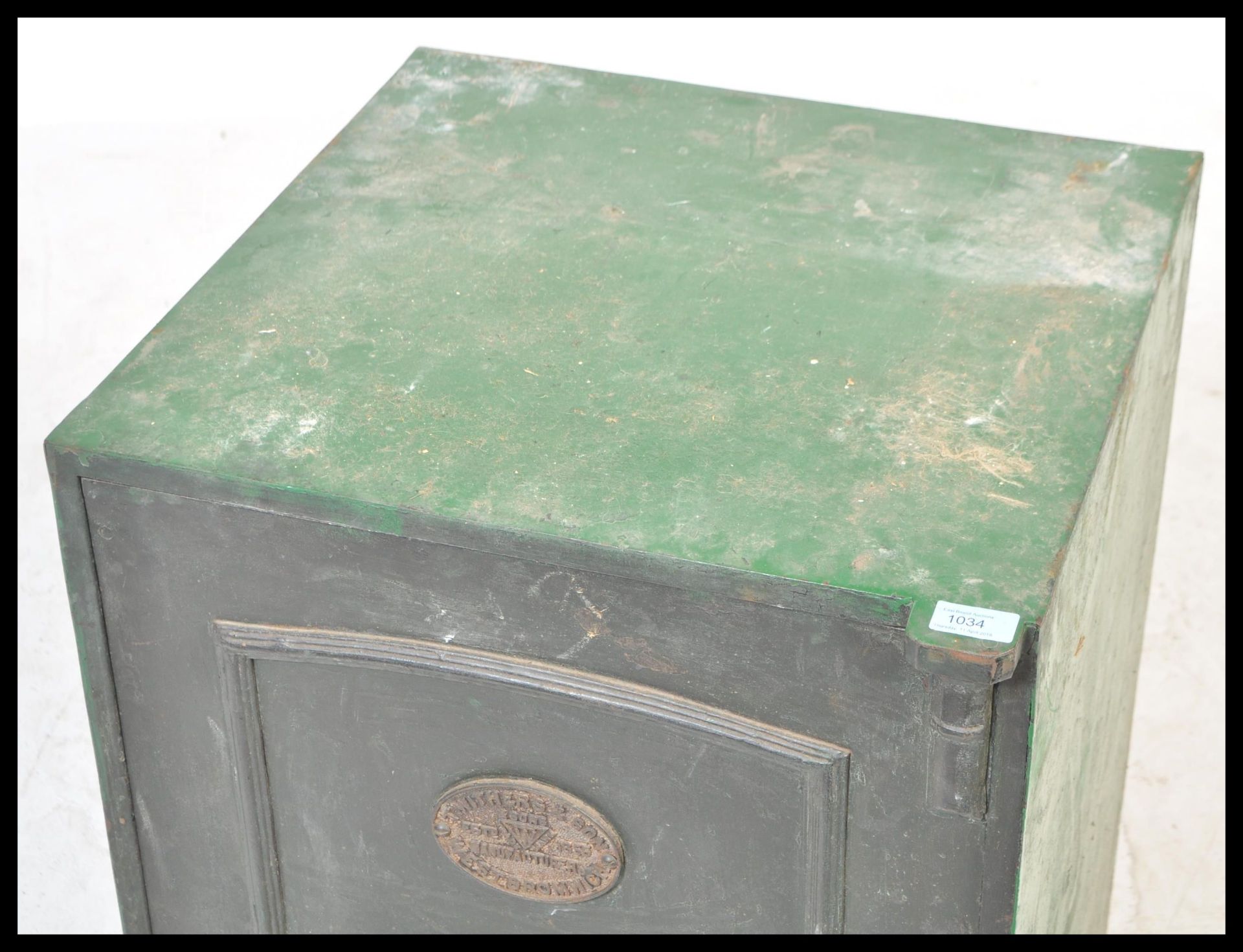 A good 19th century large Industrial cast iron safe by T Withers & Son of West Bromwich. The safe - Bild 2 aus 7