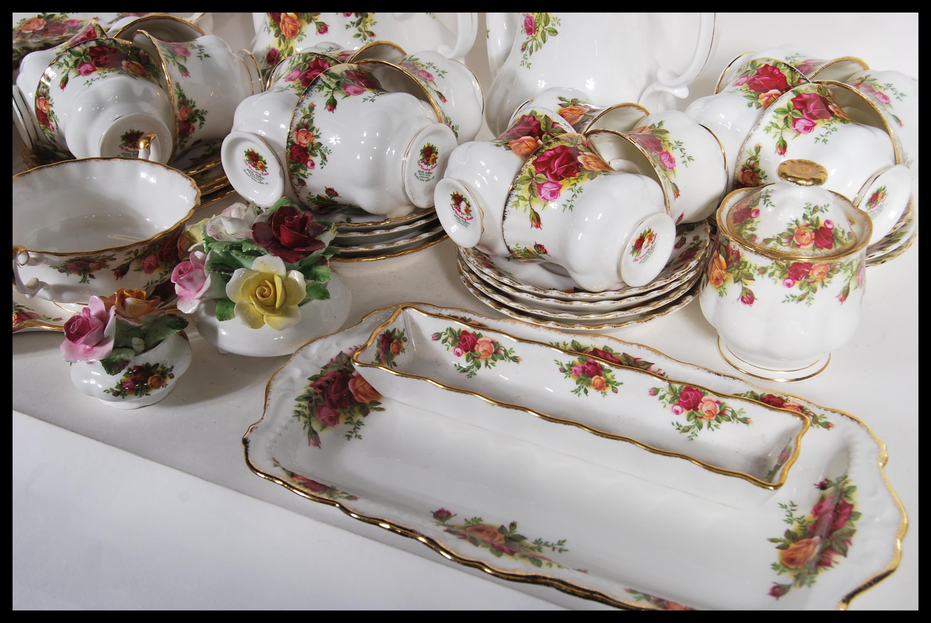 An extensive set of Royal Albert Old Country Roses pattern tea service including tea pot, cups and - Image 11 of 12