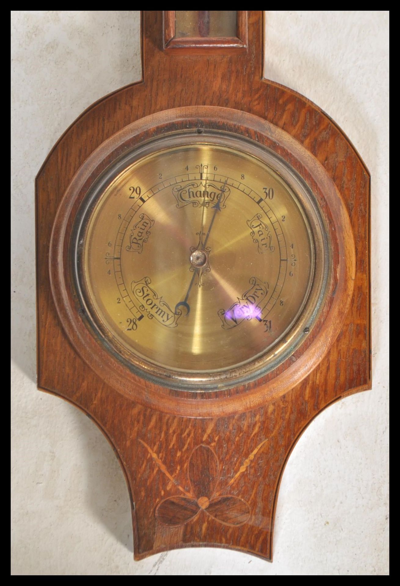 An early 20th Century Edwardian oak cased banjo wall barometer having inlaid swag ribbon - Bild 2 aus 4