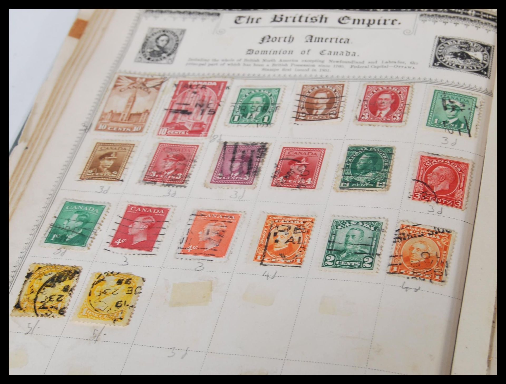 A collection of mostly 20th Century world stamps contained within multiple items as well as loose to - Bild 3 aus 3