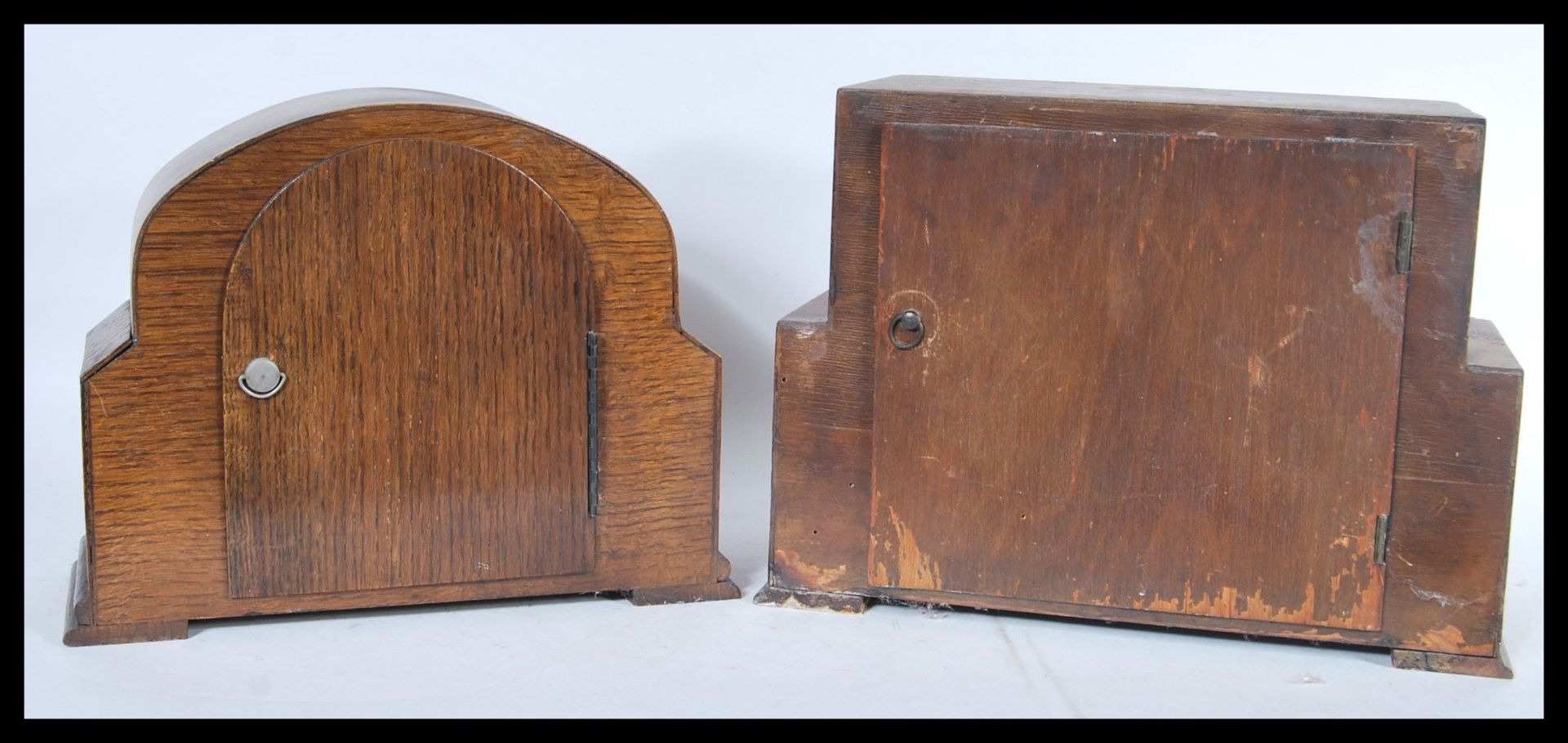 A pair of early 20th Century Art Deco mantel clocks one being an oak cased example and the other a - Bild 3 aus 6