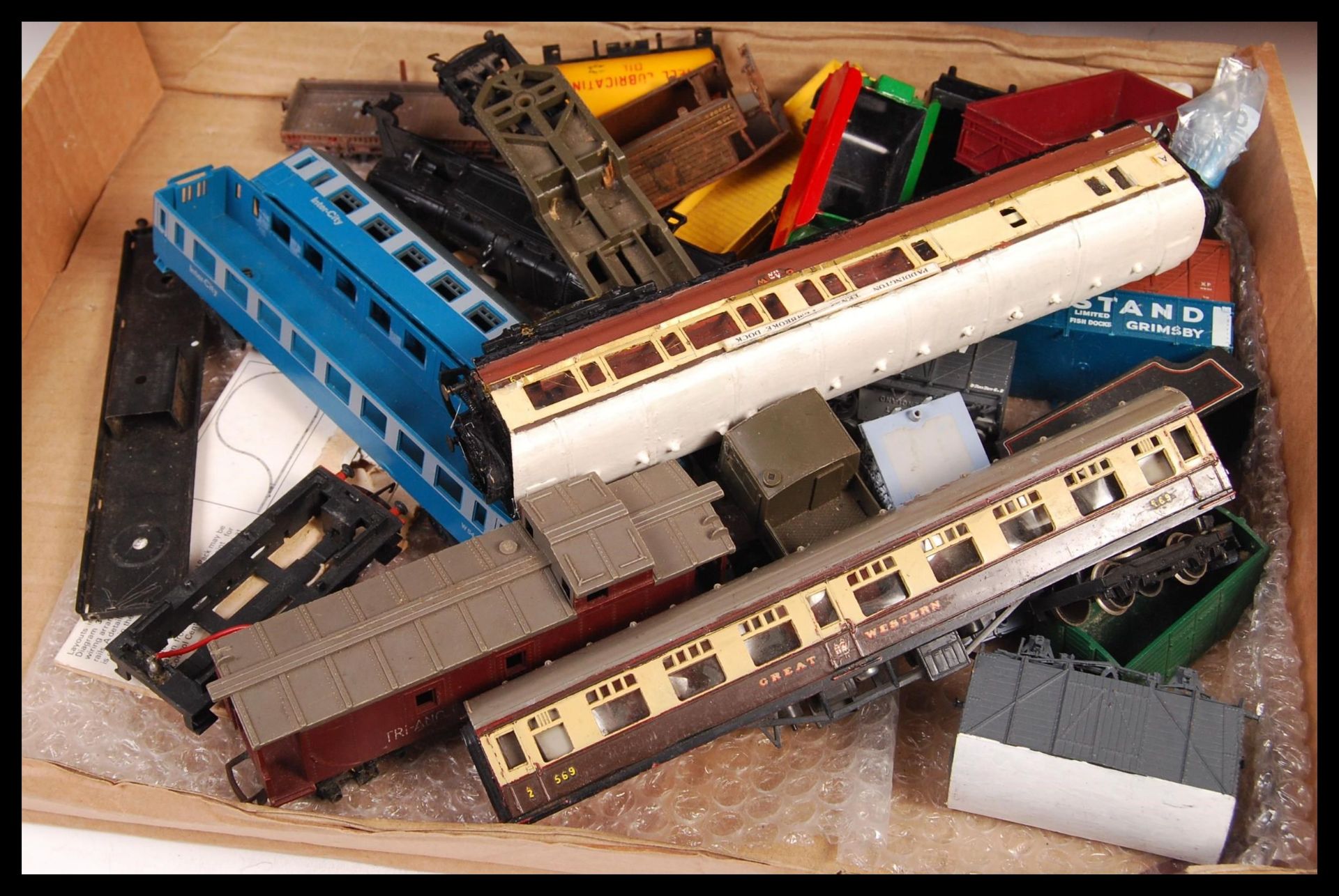 ASSORTED 00 GUAGE MODEL RAILWAY TRAINSET LOCO'S, ROLLING STOCK AND PLATFORMS - Bild 3 aus 4