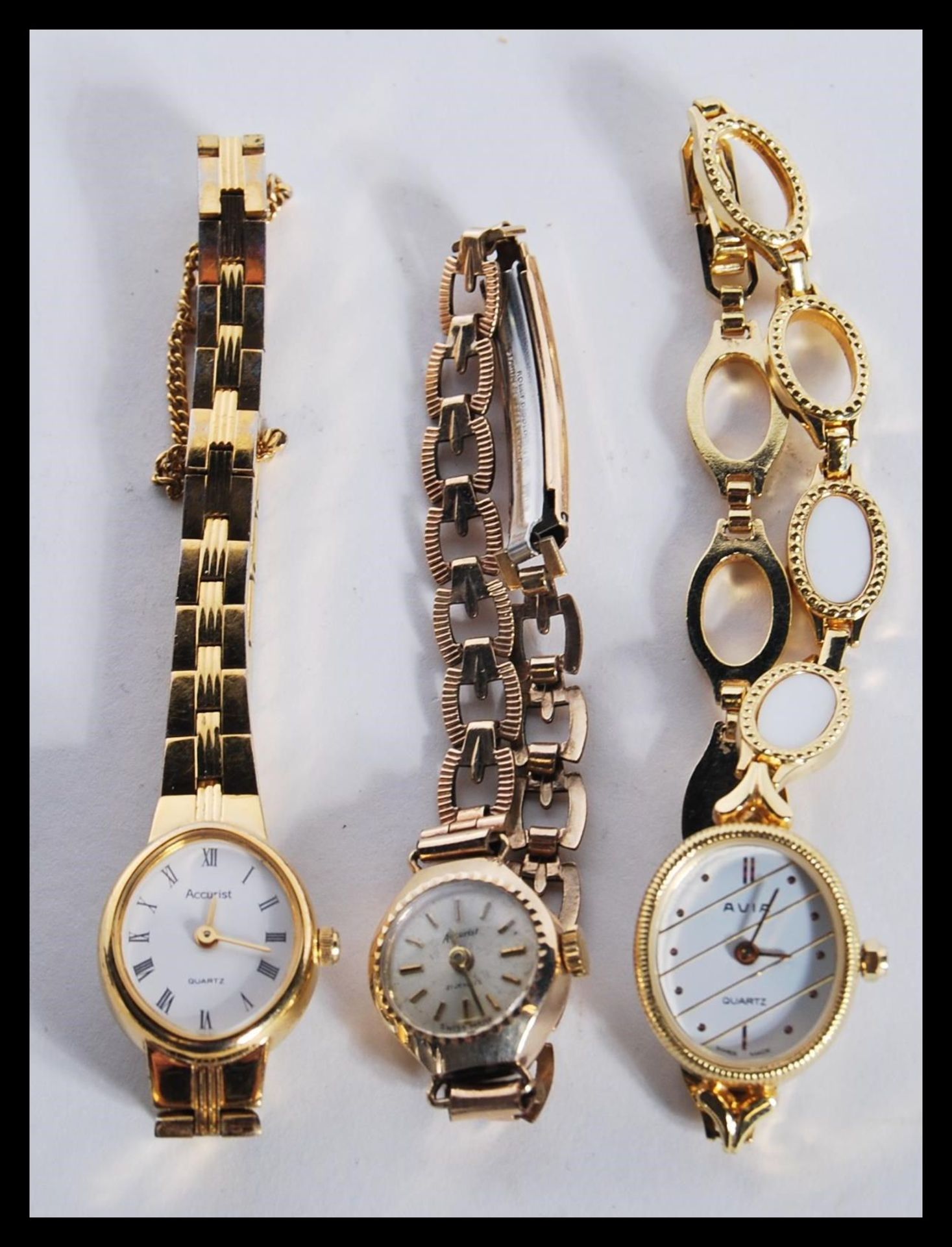 A 9ct gold 375 marked ladies Accurist dress watch set to a rolled gold bracelet strap together - Bild 2 aus 4