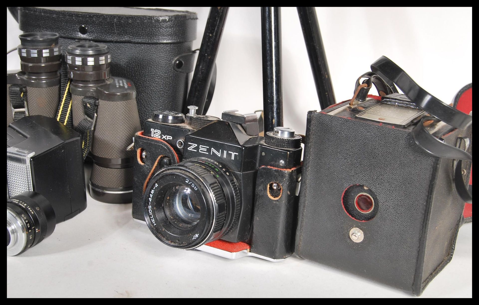 A collection of vintage film cameras and equipment to include a Zorki - 4, minister III, Canon - Bild 18 aus 20