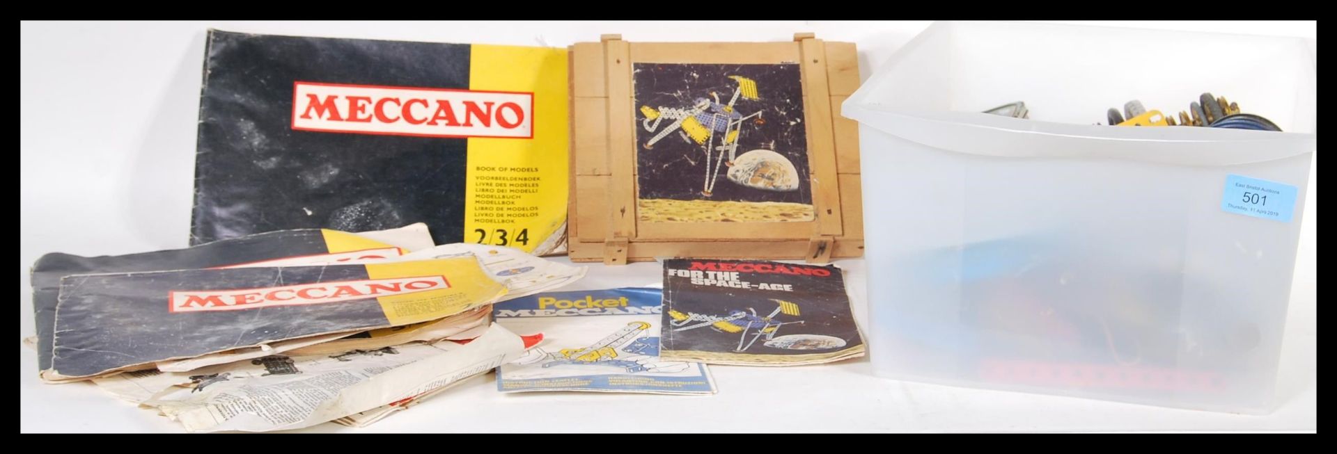 A COLLECTION OF VINTAGE MECCANO INCLUDING SPACE AGE PIECES