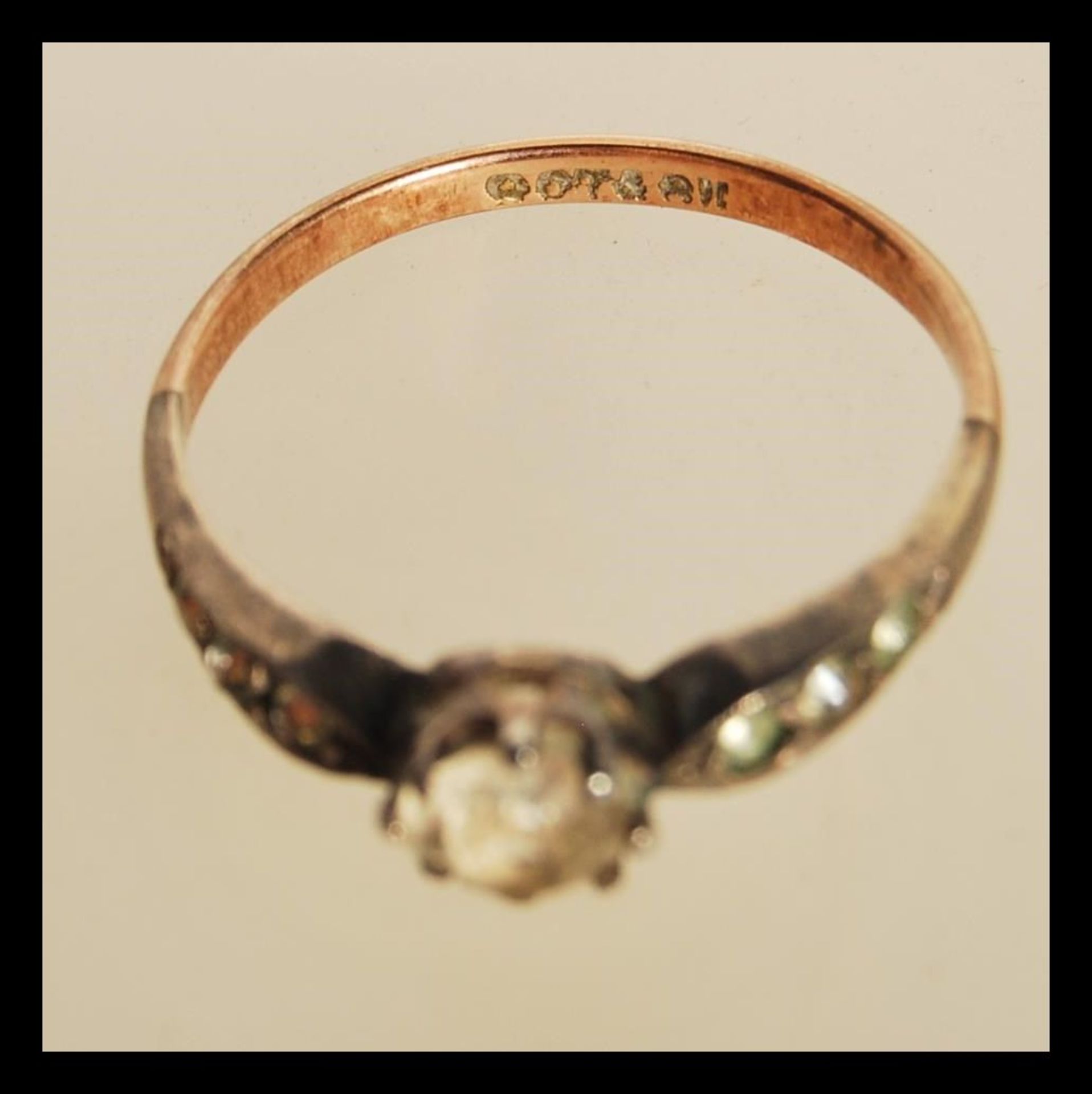 A hallmarked 9ct gold ring set with a pink and white stone oval cameo, hallmarked Birmingham 1967 ( - Bild 5 aus 5