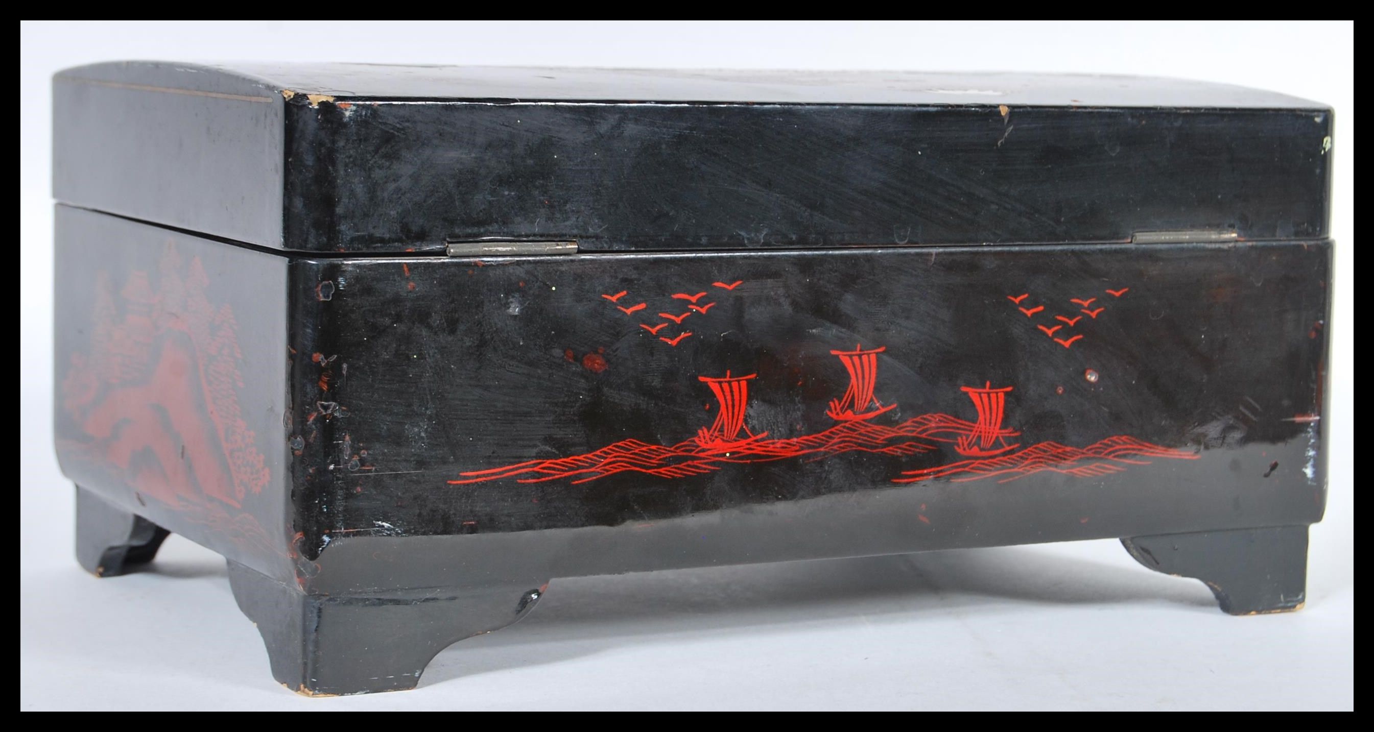 A 20th Century Japanese black lacquer jewellery box having hand painted and abalone shell inlaid - Image 3 of 6