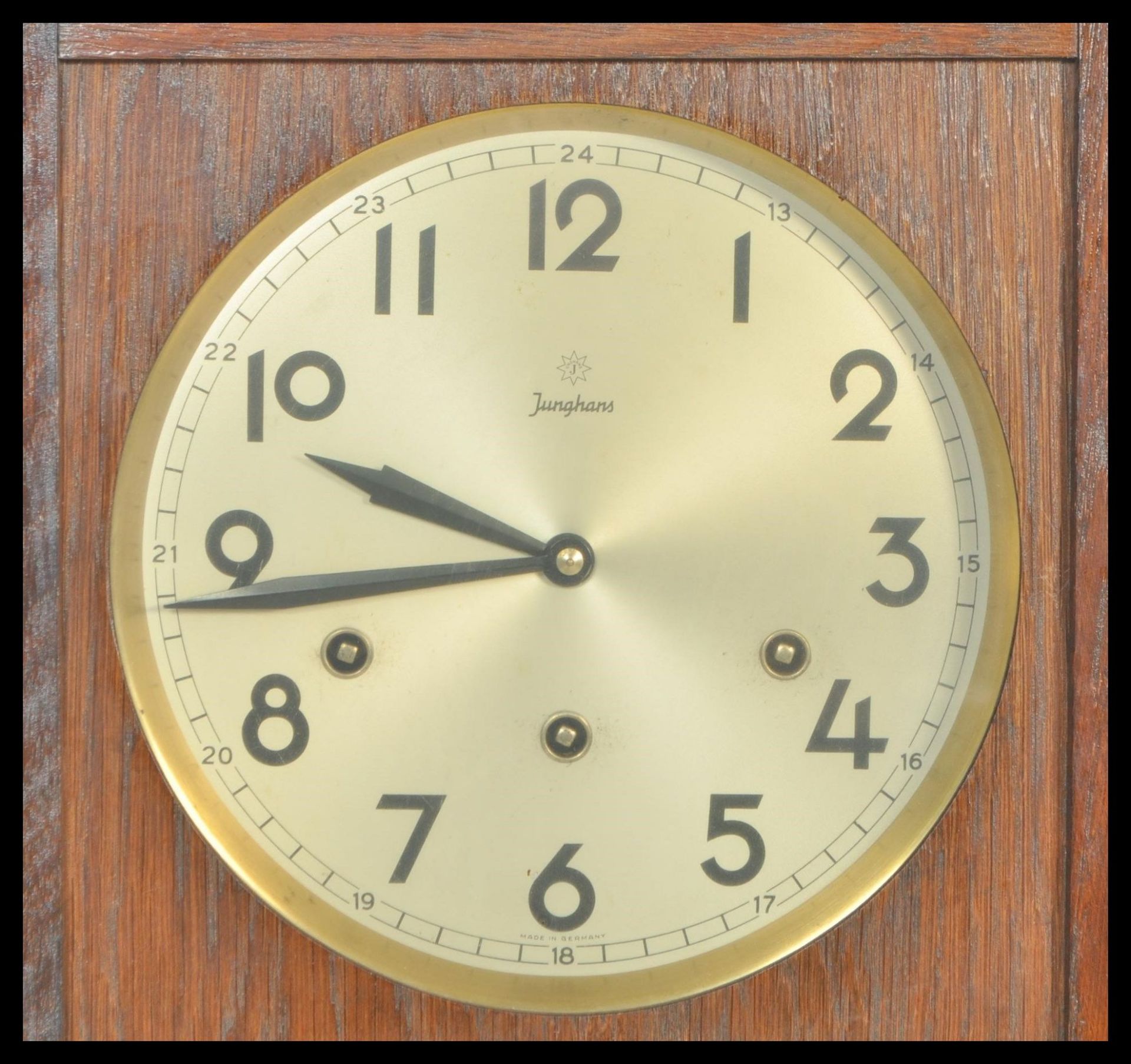 An early 20th Century Edwardian oak cased wall clock, silvered dial together with an inlaid mahogany - Bild 5 aus 5