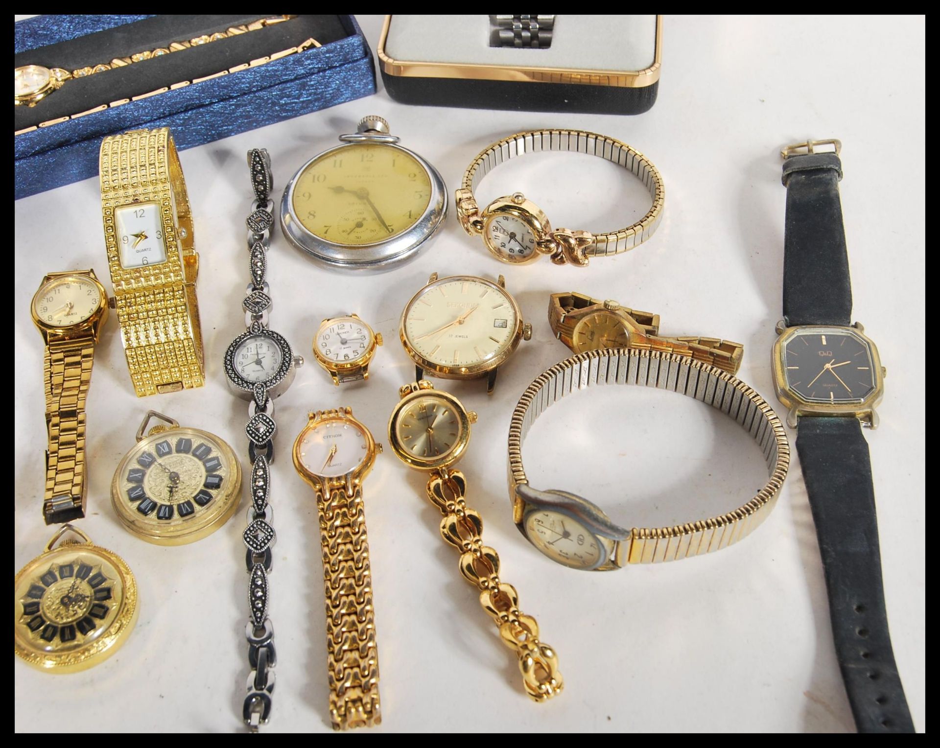 A selection of vintage watches to include a ladies Sekonda yellow metal cocktail watch inlaid with - Bild 5 aus 5