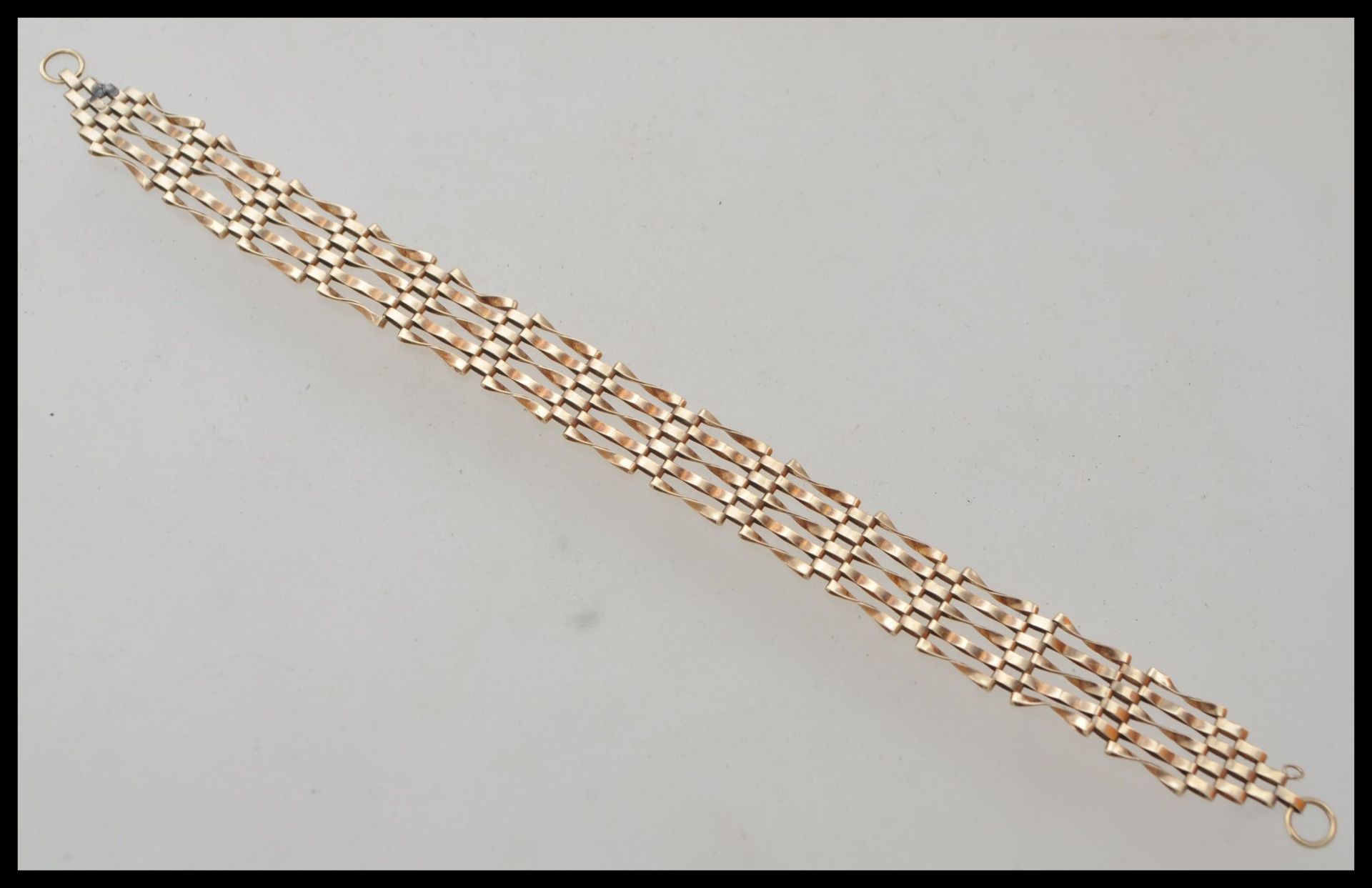 An early 20th Century unmarked 9ct gold decorative lattice work linked bracelet. Unmarked but