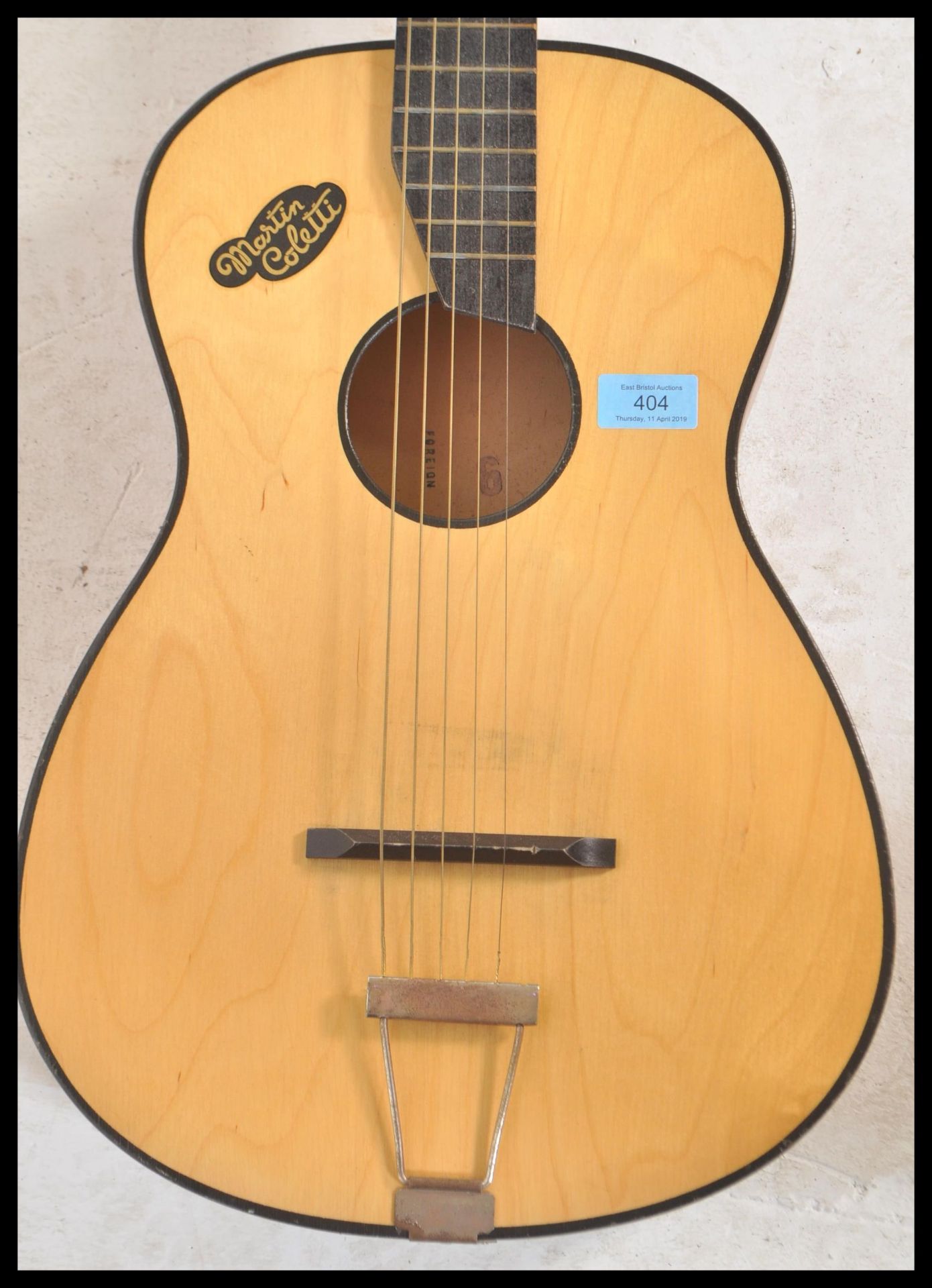 A vintage retro 20th Century Spanish acoustic six string guitar by Martin Callerti having a shaped - Bild 2 aus 4