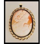 A hallmarked 9ct gold carved shell cameo brooch / pendant having central carved cameo portrait of