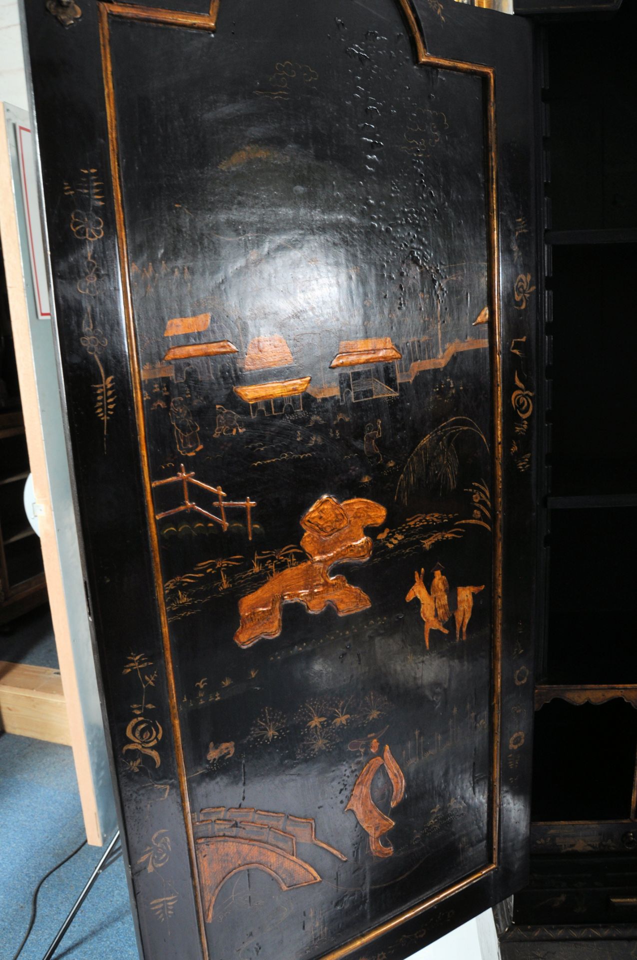 18TH / 19TH CENTURY CHINESE BLACK LACQUERED BUREAU BOOKCASE - Bild 16 aus 24