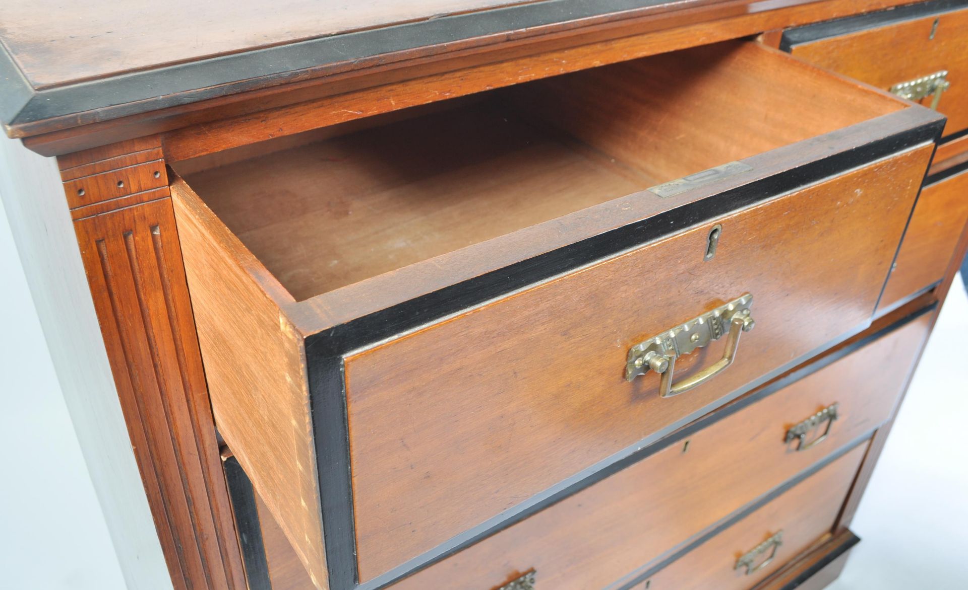 MAPLE & CO LONDON 19TH CENTURY MAHOGANY CHEST OF DRAWERS - Bild 4 aus 5