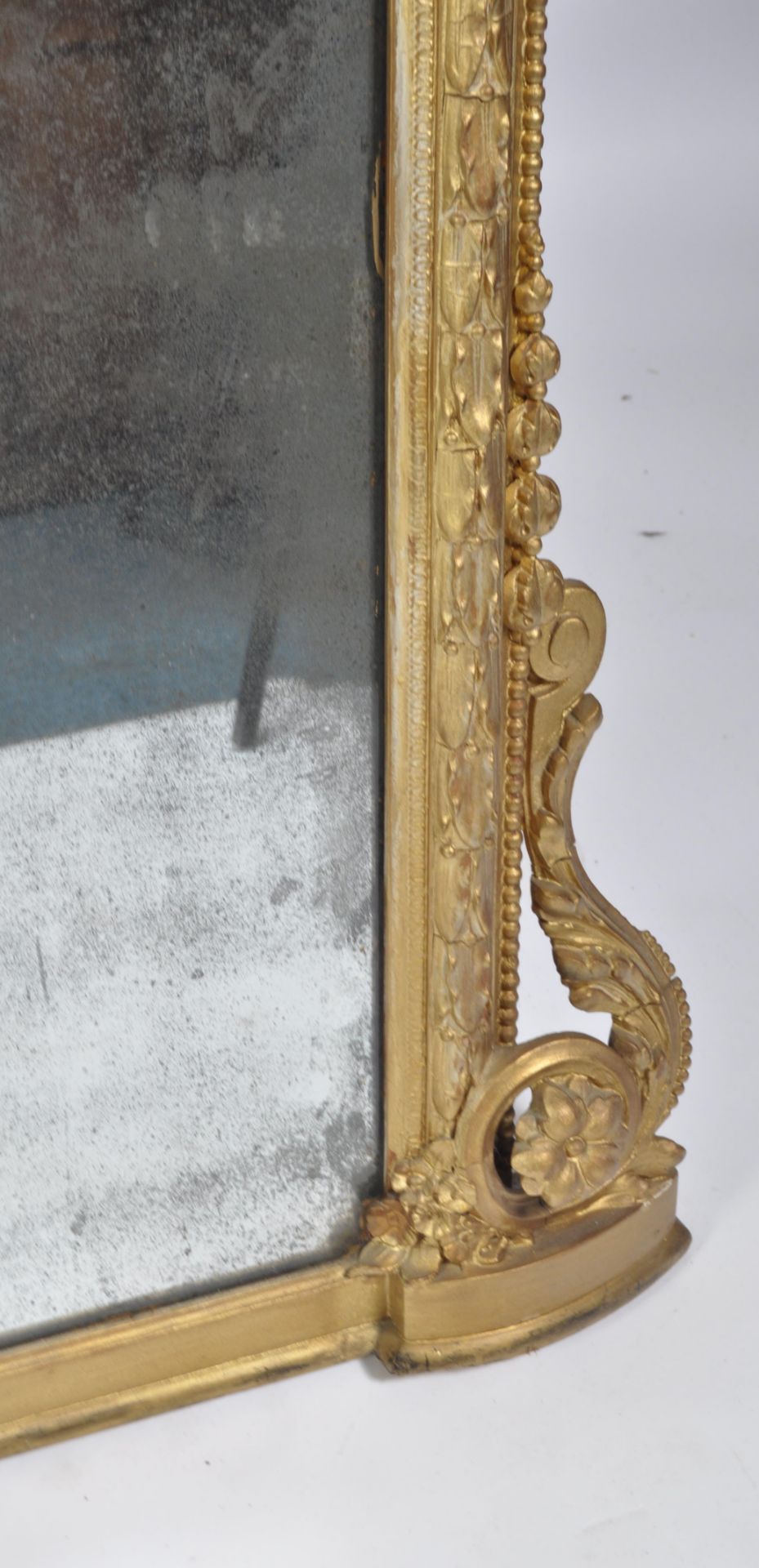 19TH CENTURY GILT WOOD AND GESSO PLASTER OVERMANTEL MIRROR - Bild 4 aus 7