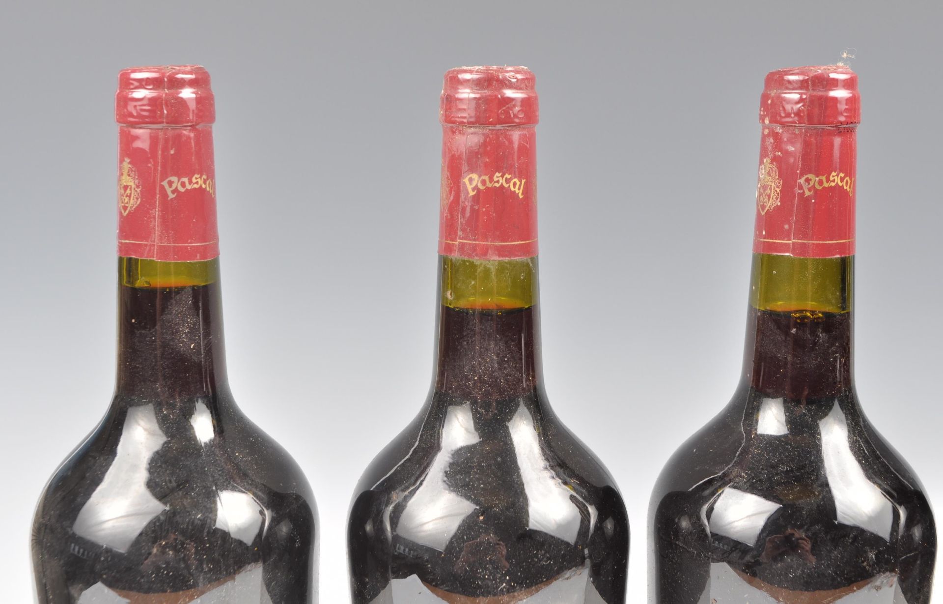 FIVE BOTTLES OF 1990 PASCAL FRERES GIGONDAS DE LA - Bild 3 aus 4