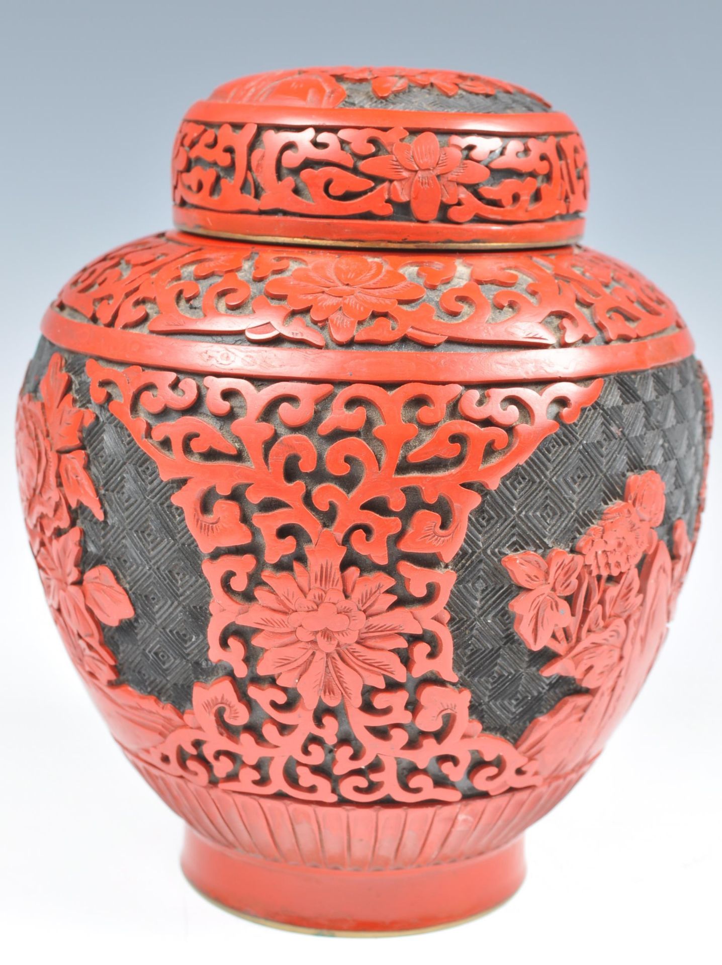19TH CENTURY CHINESE CINNABAR LACQUER GINGER JAR AND COVER. - Image 2 of 8