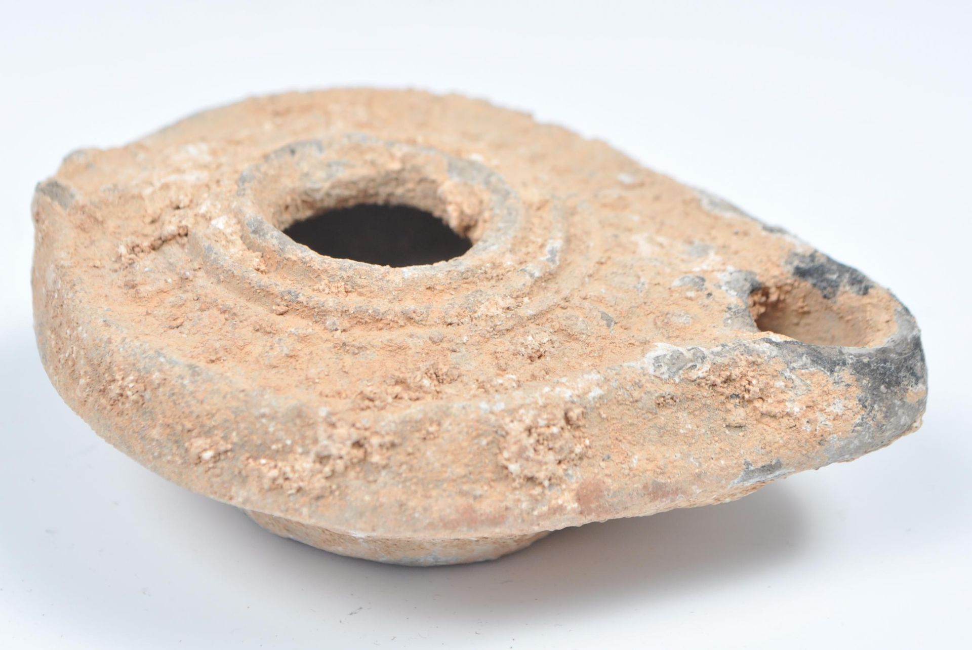 TWO ANCIENT ROMAN OIL LAMPS - Image 5 of 10