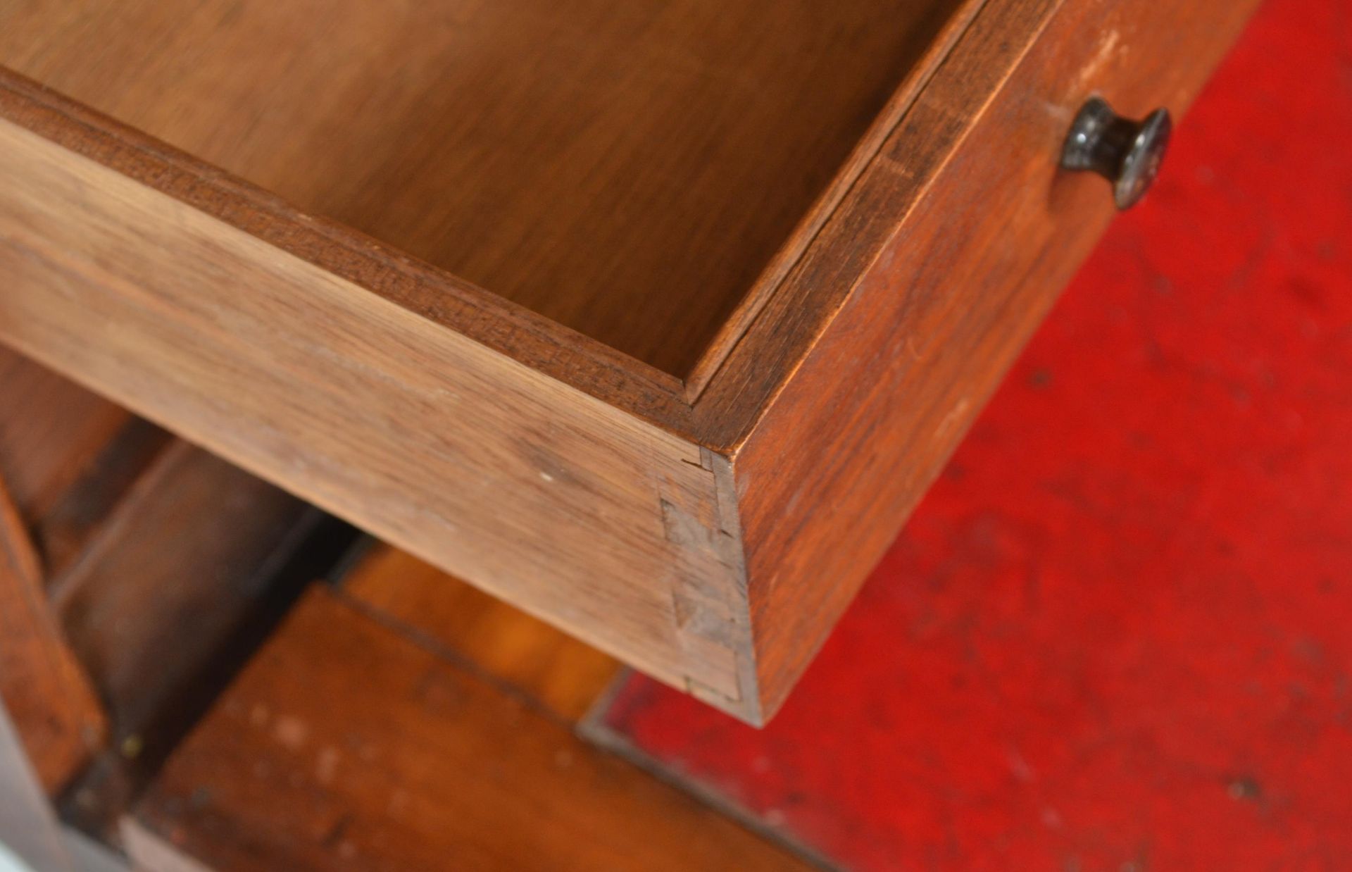 A 19TH CENTURY VICTORIAN CAMPAIGN MAHOGANY TABLE WRITING CABINET - Bild 9 aus 9