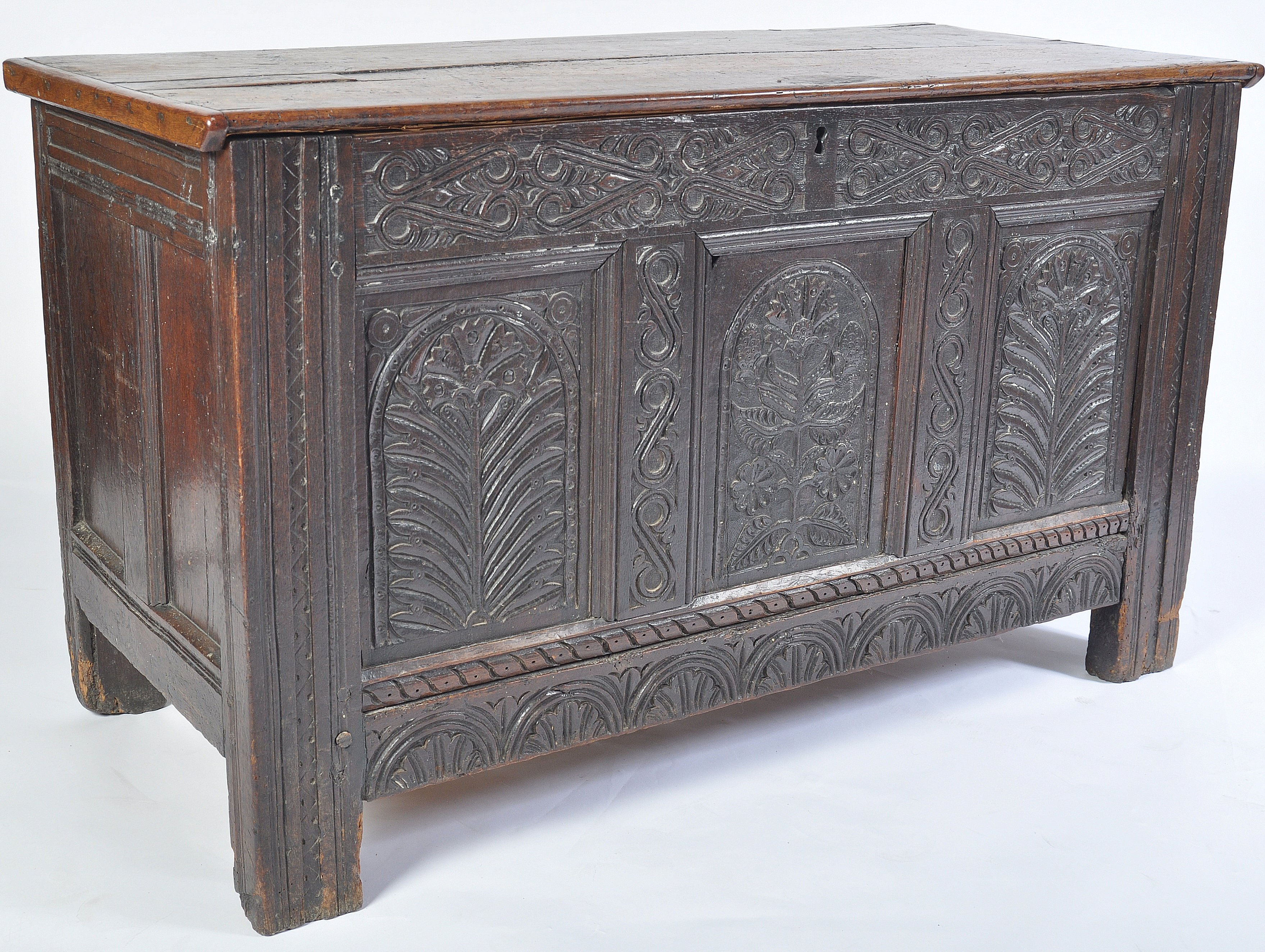 A 17TH CENTURY GLOUCESTERSHIRE WEST COUNTRY COFFER CHEST