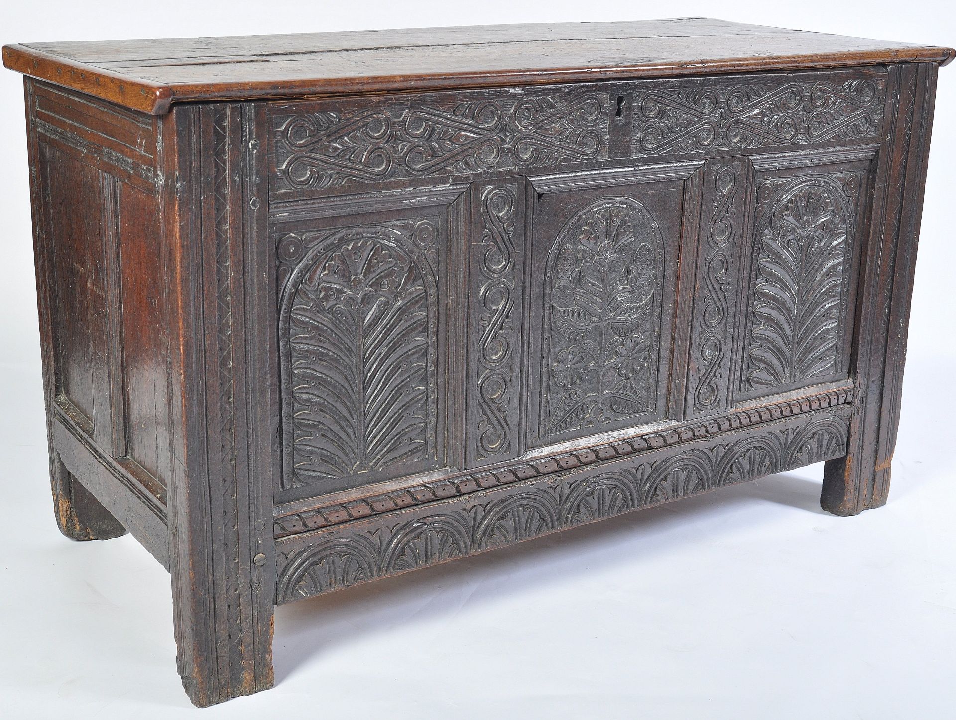 A 17TH CENTURY GLOUCESTERSHIRE WEST COUNTRY COFFER CHEST